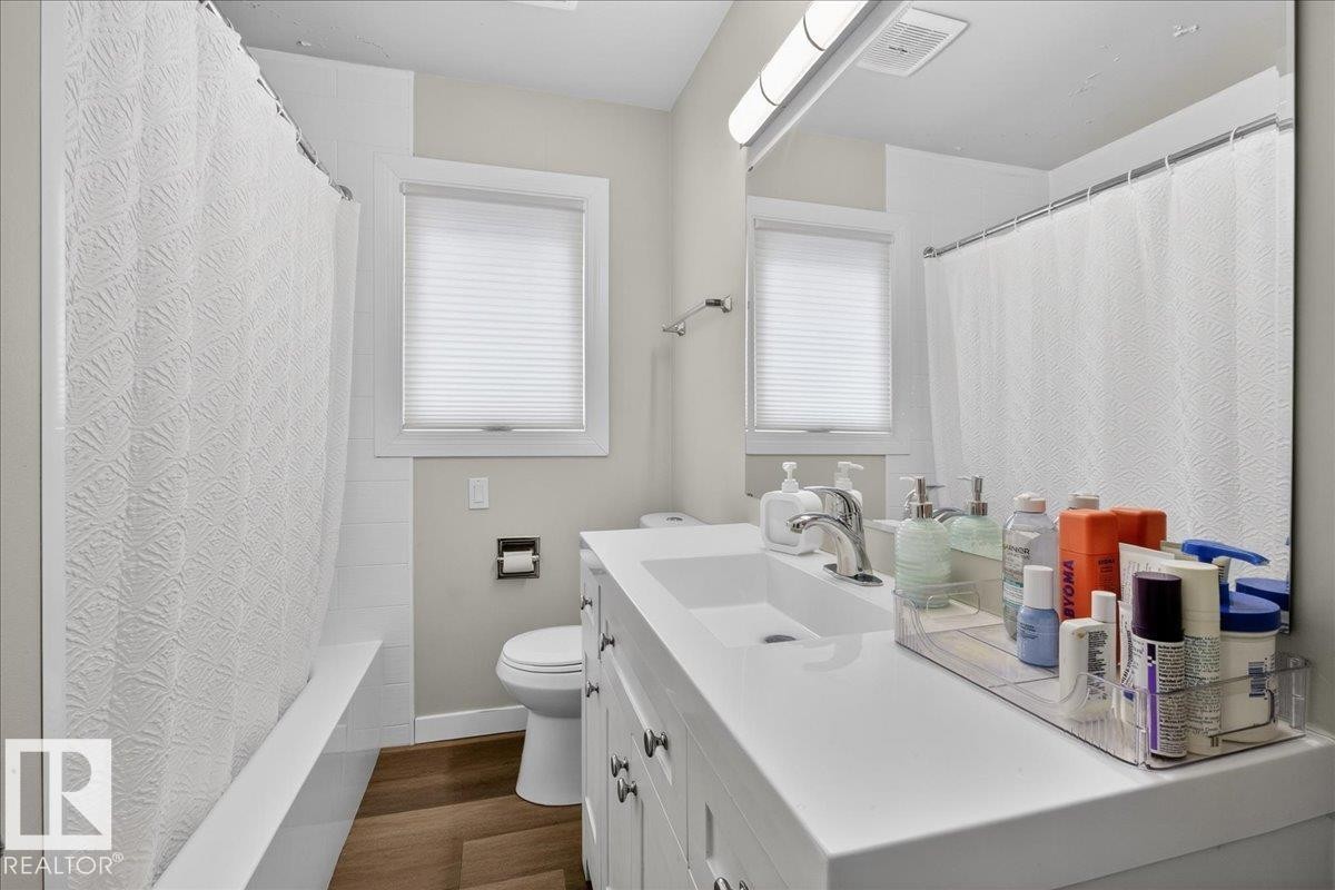 9909 77 Street, Edmonton, AB - Indoor Photo Showing Bathroom