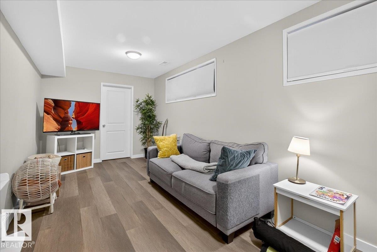 9909 77 Street, Edmonton, AB - Indoor