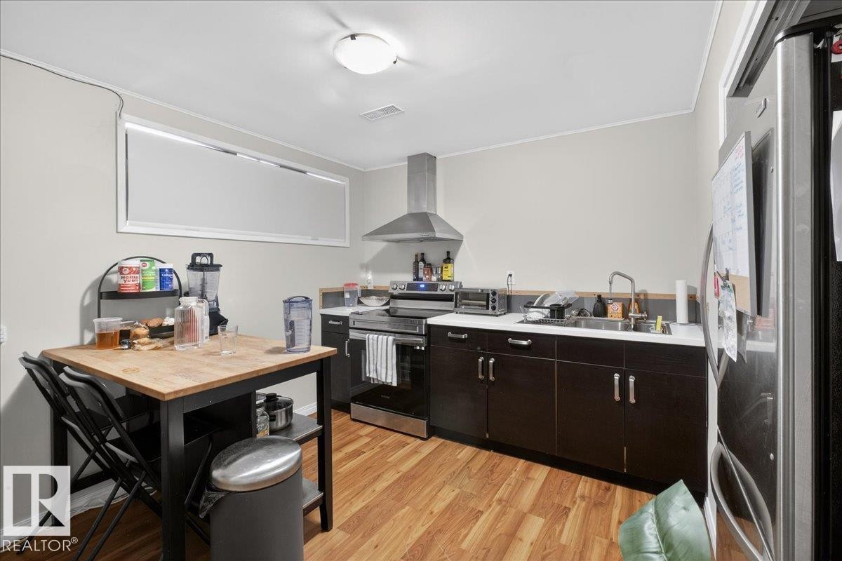 9909 77 Street, Edmonton, AB - Indoor