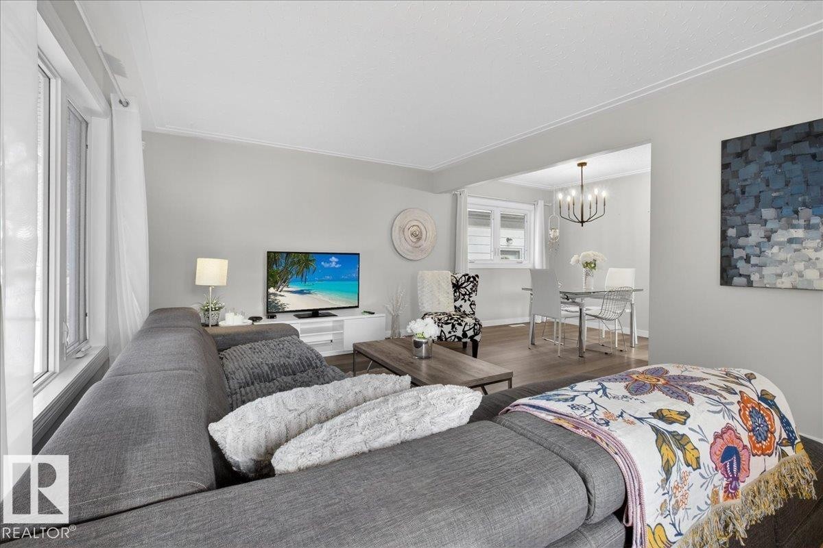 9909 77 Street, Edmonton, AB - Indoor