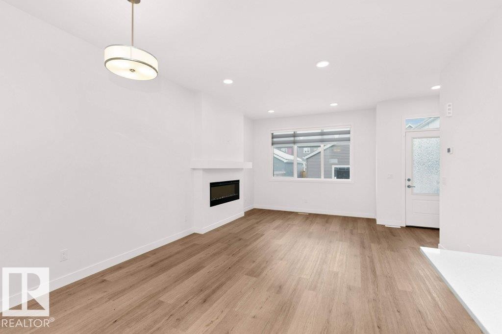 1529 Plum Circle, Edmonton, AB - Indoor With Fireplace