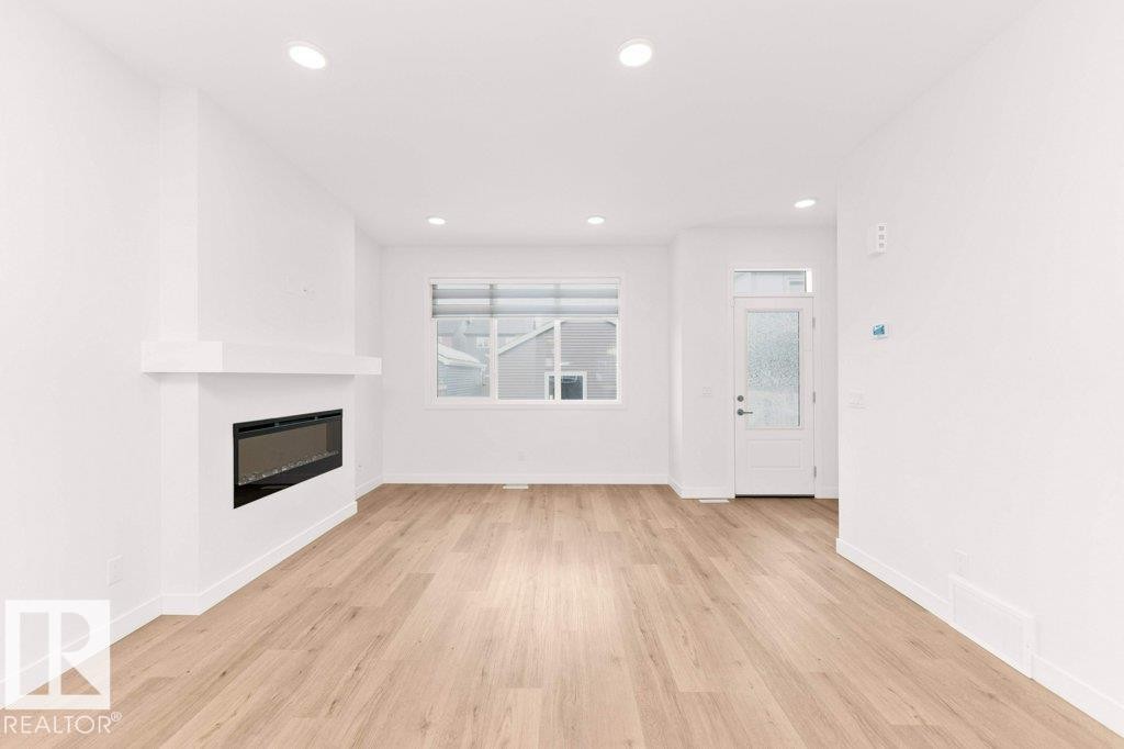 1529 Plum Circle, Edmonton, AB - Indoor Photo Showing Living Room With Fireplace