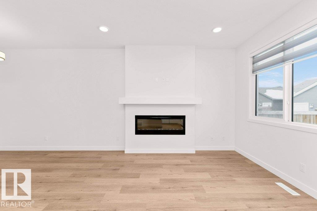 1529 Plum Circle, Edmonton, AB - Indoor Photo Showing Living Room With Fireplace