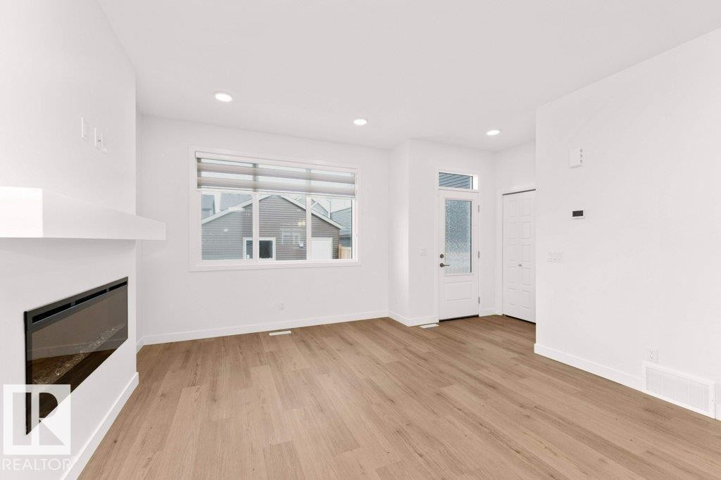 1529 Plum Circle, Edmonton, AB - Indoor With Fireplace