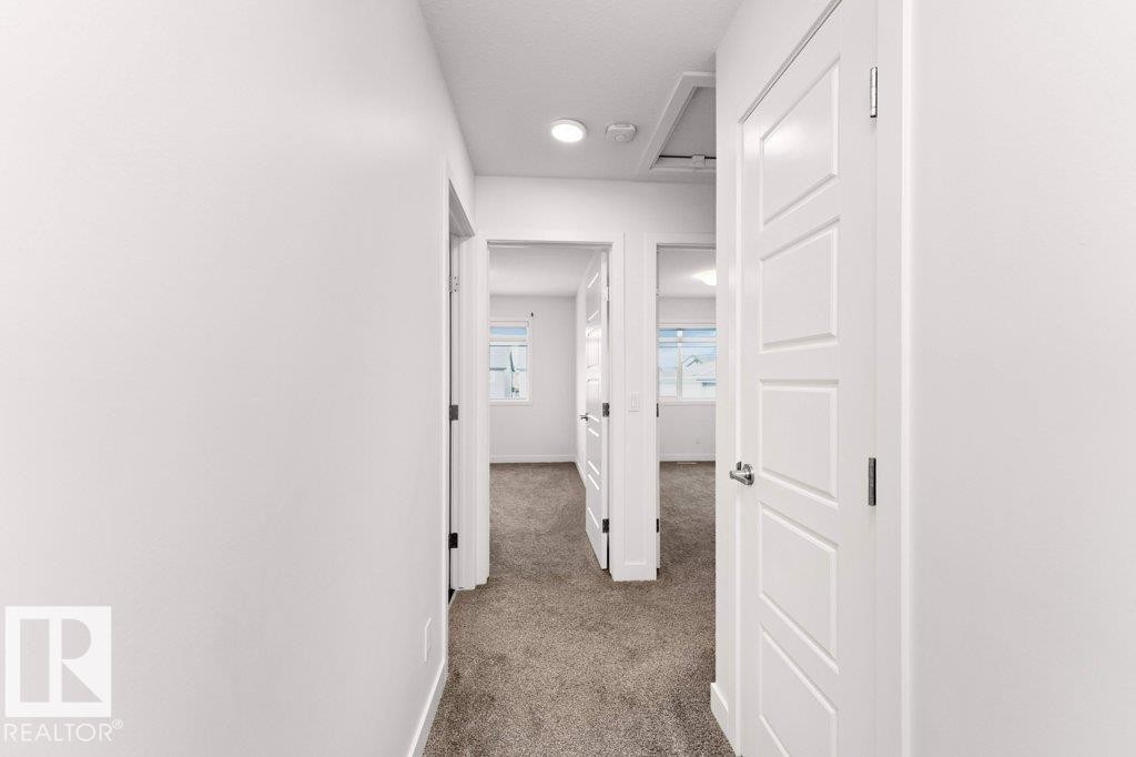 1529 Plum Circle, Edmonton, AB - Indoor Photo Showing Other Room