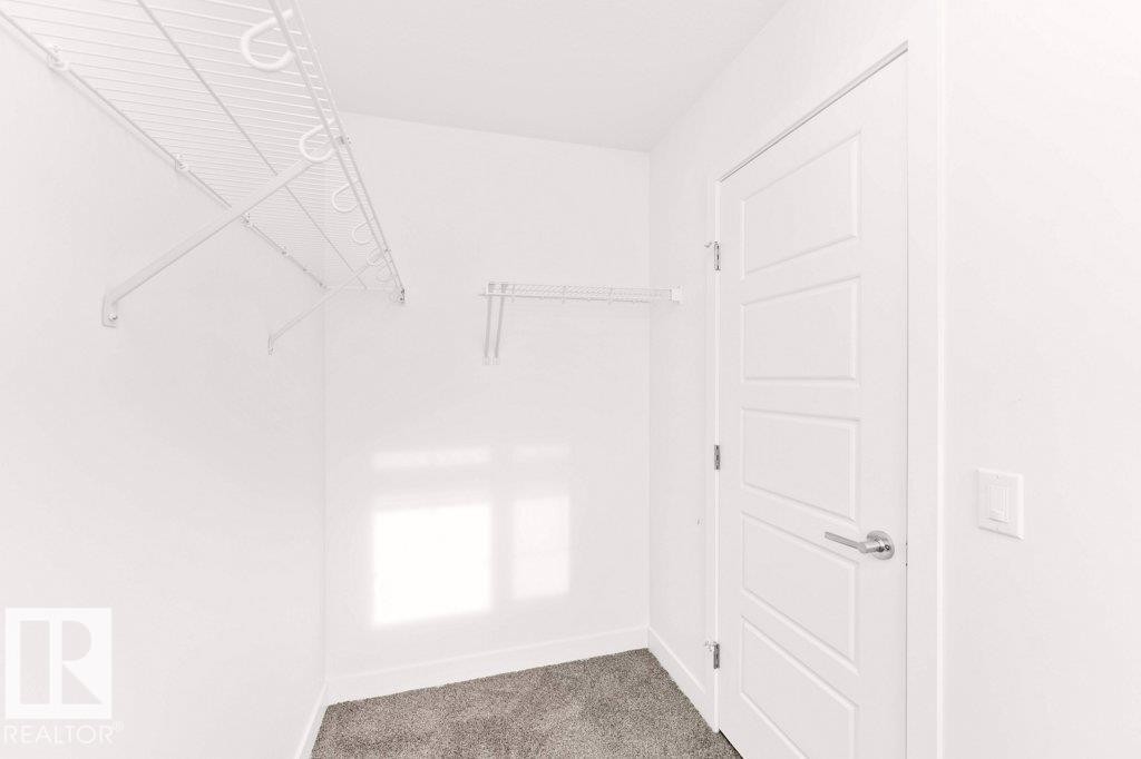 1529 Plum Circle, Edmonton, AB - Indoor Photo Showing Other Room
