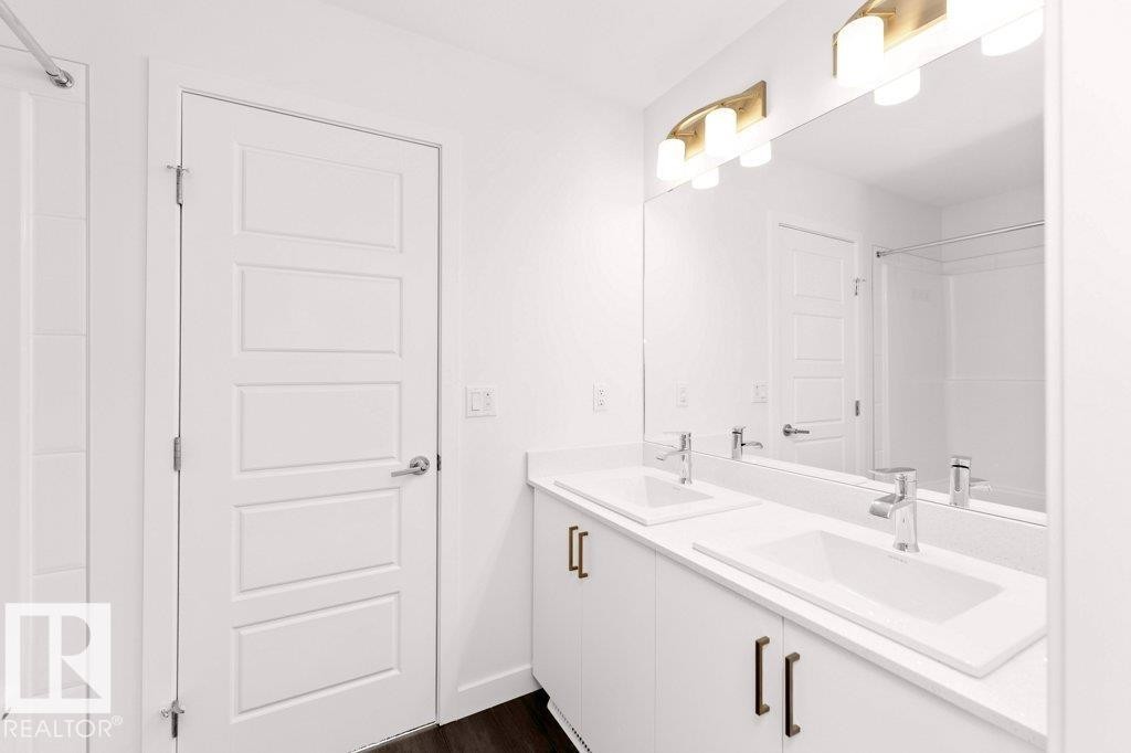 1529 Plum Circle, Edmonton, AB - Indoor Photo Showing Bathroom