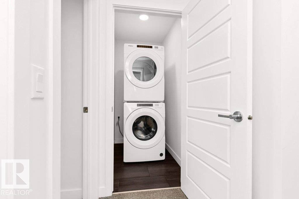1529 Plum Circle, Edmonton, AB - Indoor Photo Showing Laundry Room