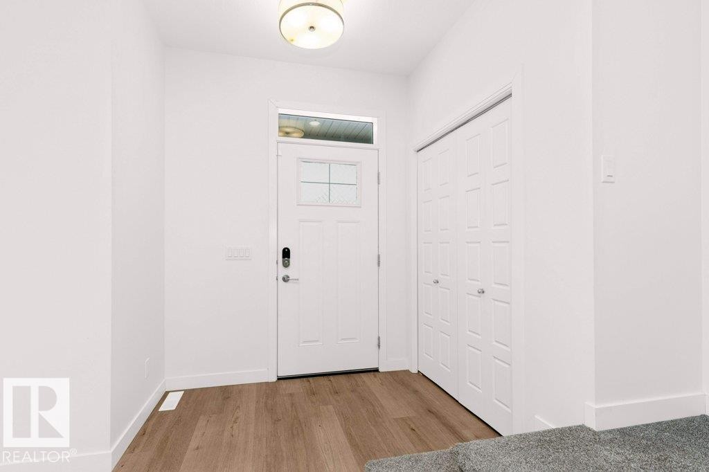 1529 Plum Circle, Edmonton, AB - Indoor Photo Showing Other Room