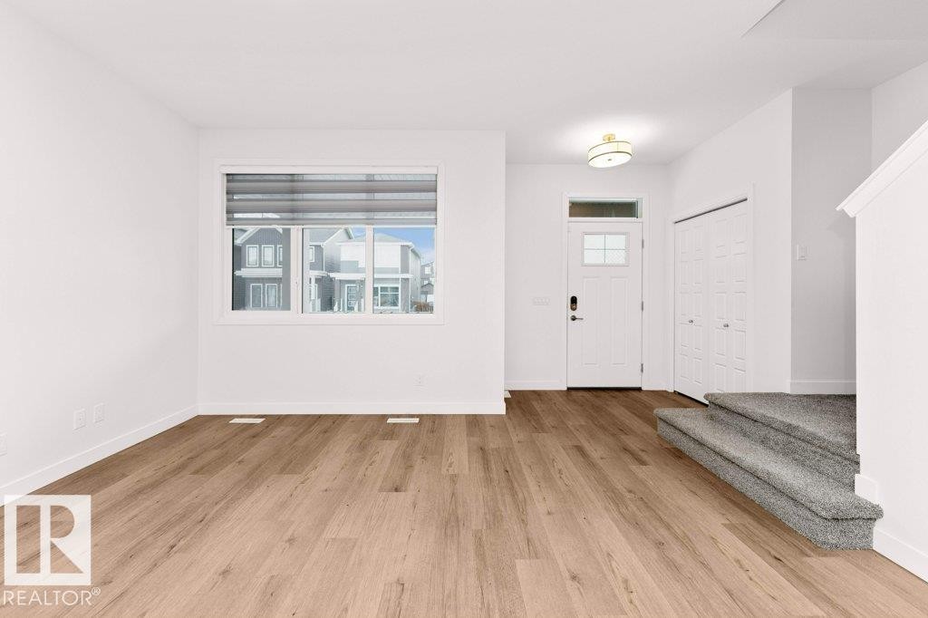 1529 Plum Circle, Edmonton, AB - Indoor Photo Showing Other Room