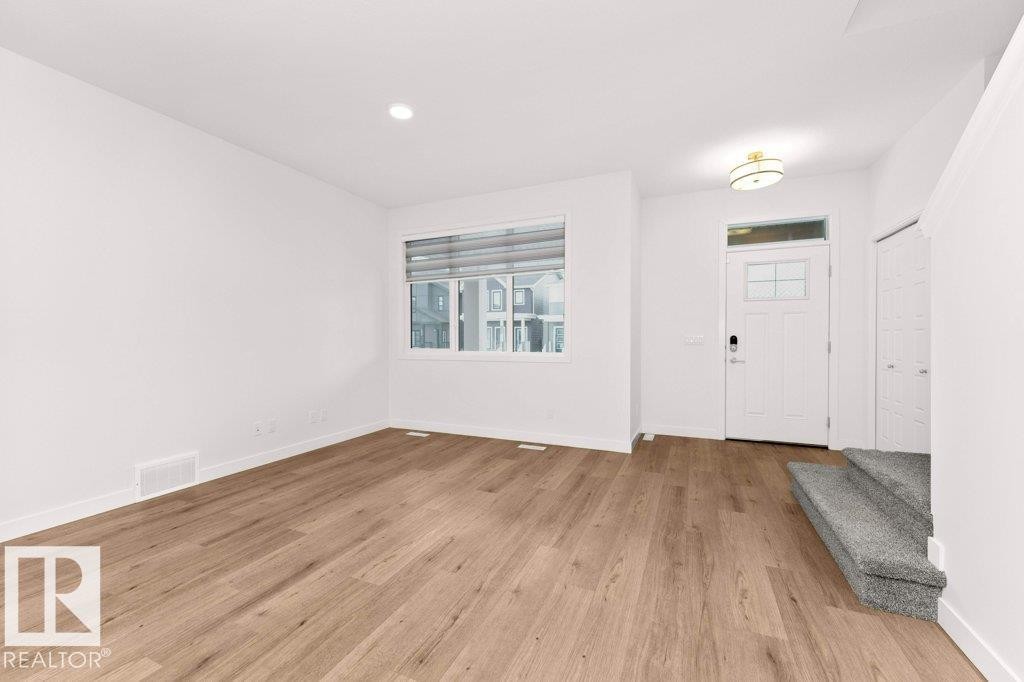 1529 Plum Circle, Edmonton, AB - Indoor Photo Showing Other Room