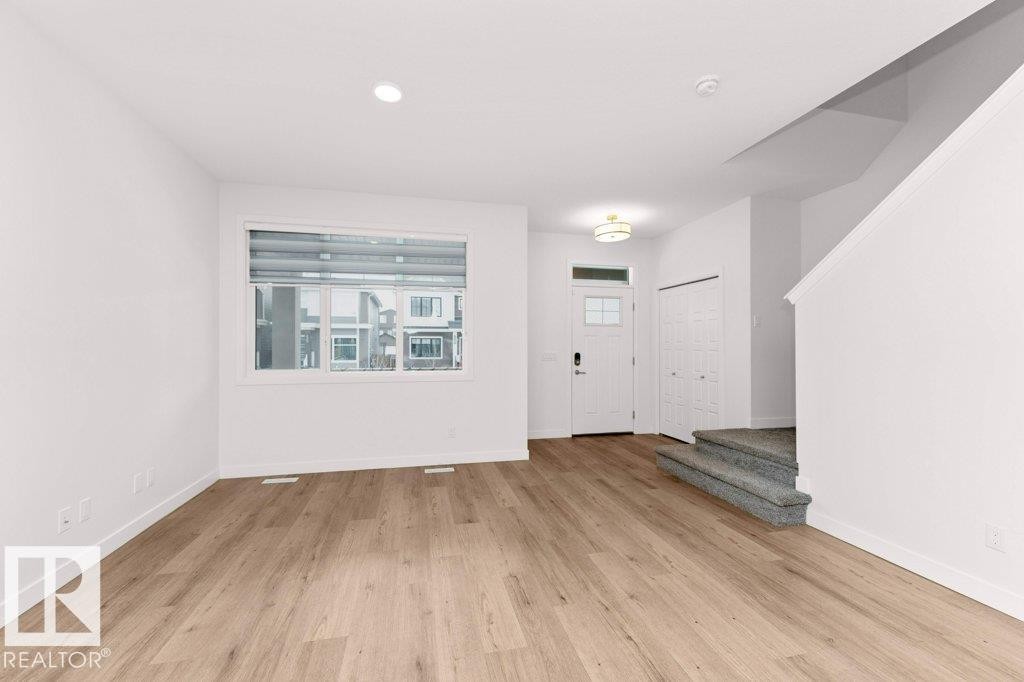 1529 Plum Circle, Edmonton, AB - Indoor Photo Showing Other Room