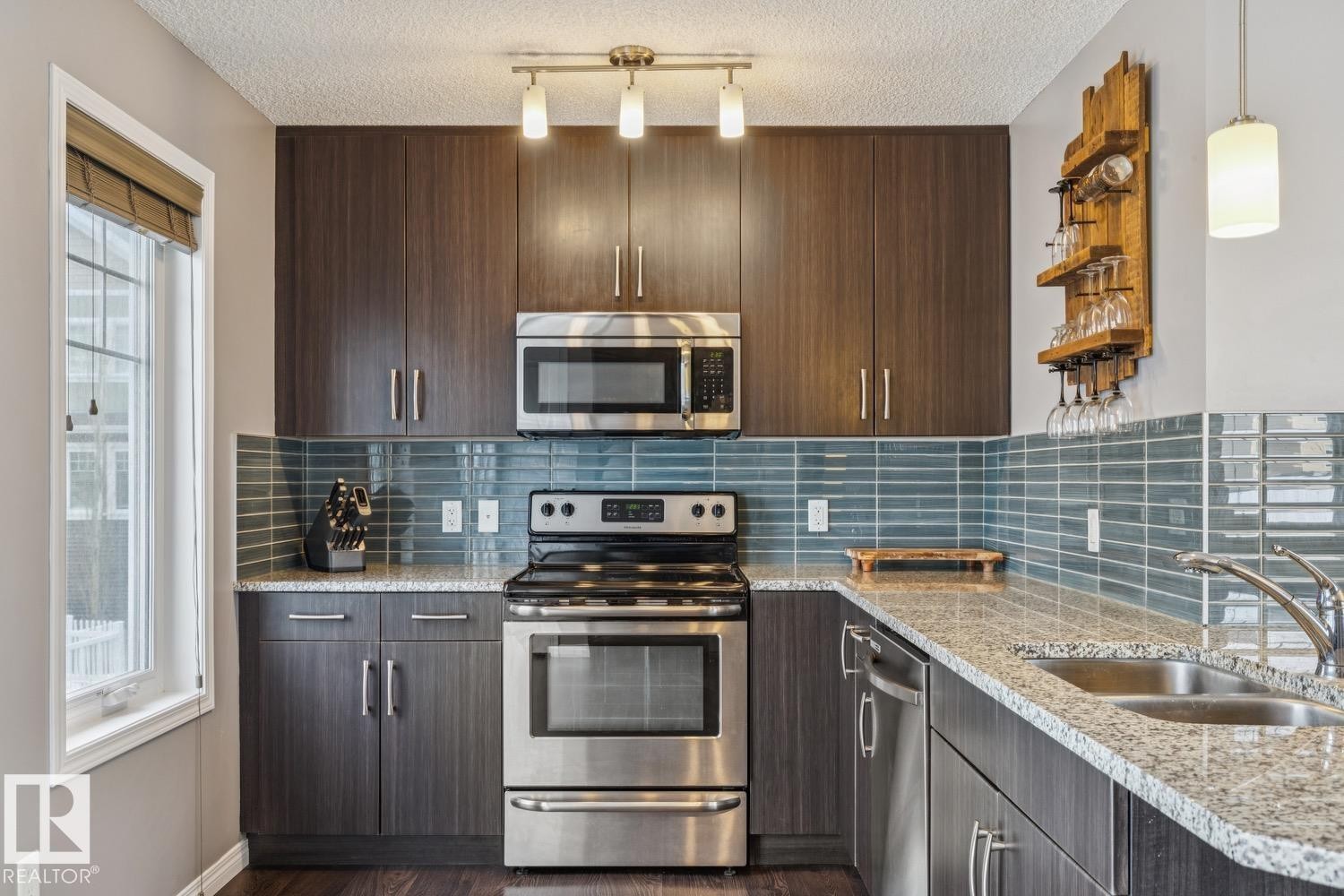 89 4050 Savaryn Drive, Edmonton, AB - Indoor Photo Showing Kitchen With Double Sink With Upgraded Kitchen