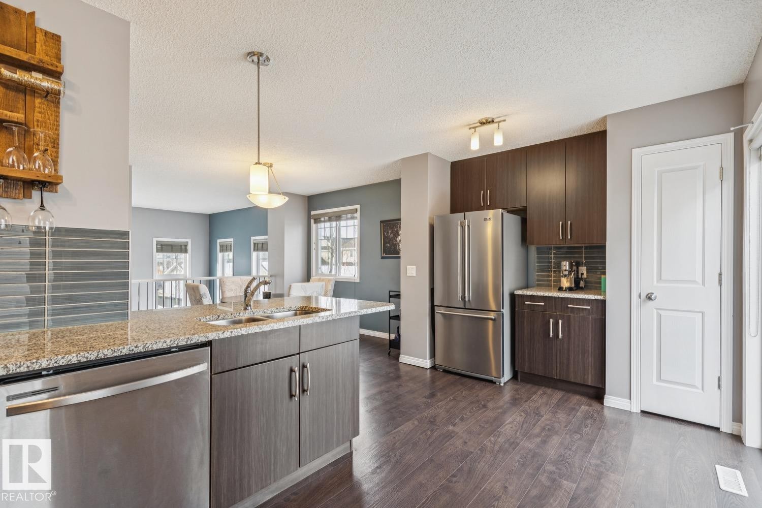 89 4050 Savaryn Drive, Edmonton, AB - Indoor Photo Showing Kitchen With Double Sink