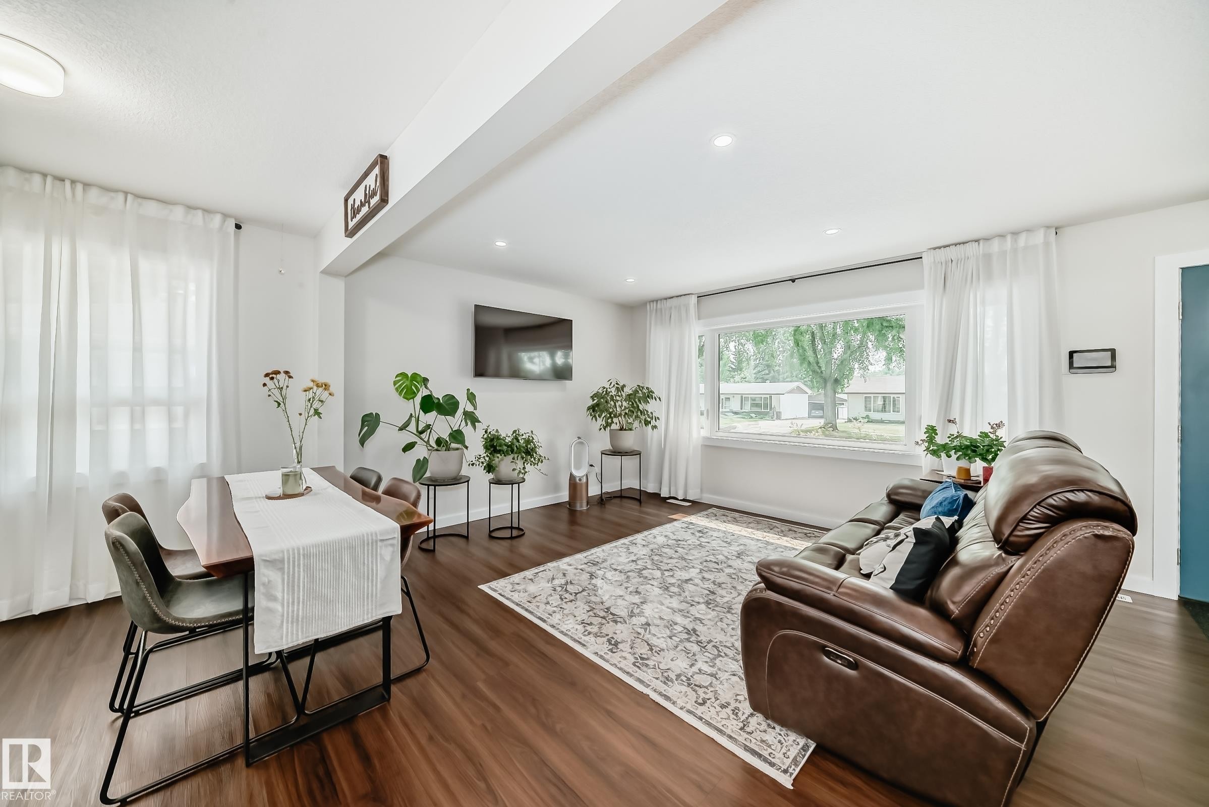 29 Sunset Boulevard, St. Albert, AB - Indoor Photo Showing Living Room