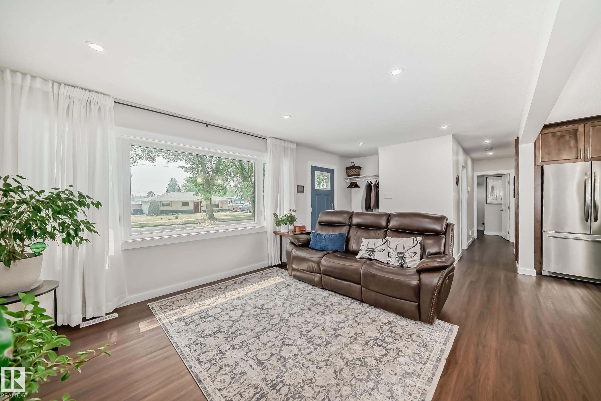 29 Sunset Boulevard, St. Albert, AB - Indoor Photo Showing Living Room