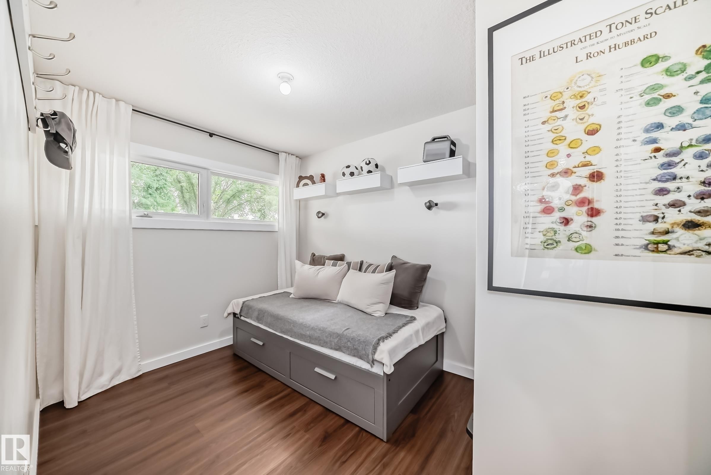 29 Sunset Boulevard, St. Albert, AB - Indoor Photo Showing Bedroom