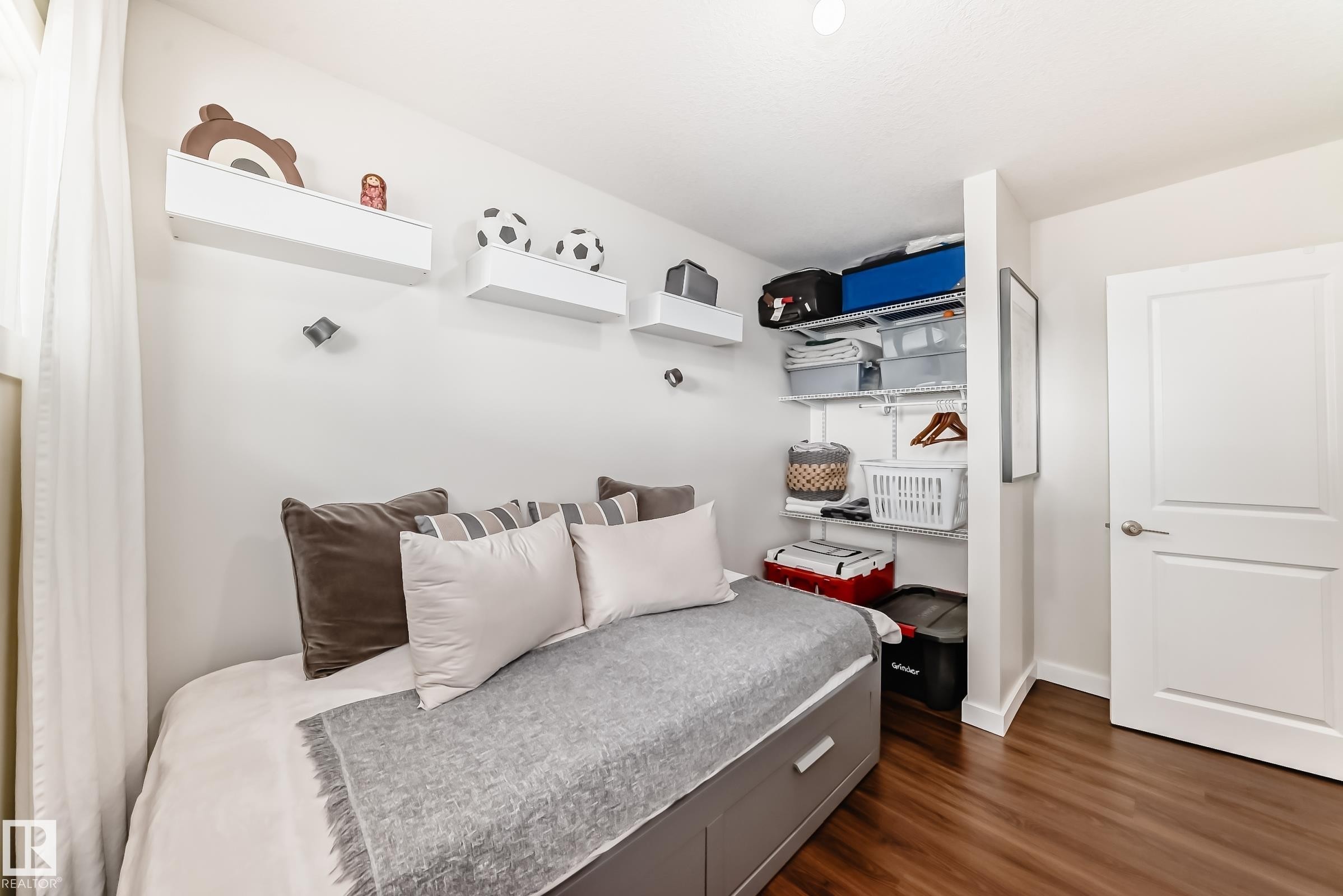 29 Sunset Boulevard, St. Albert, AB - Indoor Photo Showing Bedroom