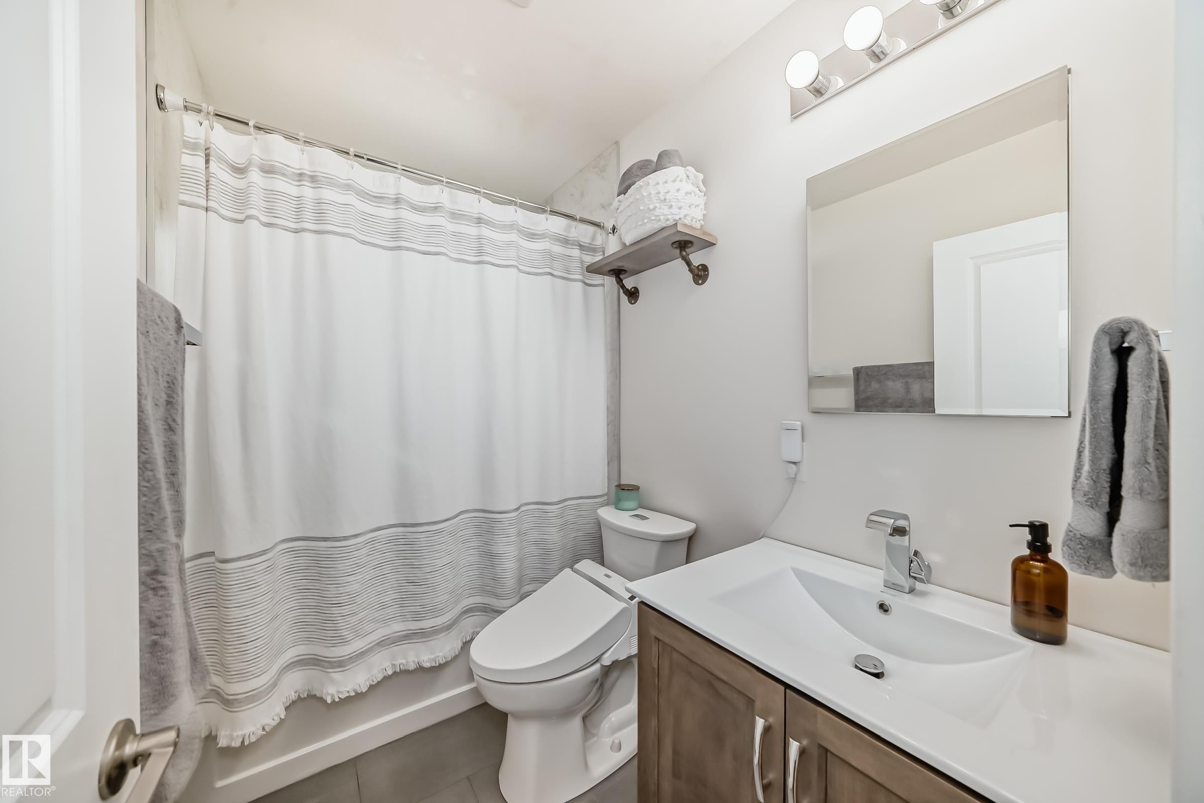 29 Sunset Boulevard, St. Albert, AB - Indoor Photo Showing Bathroom