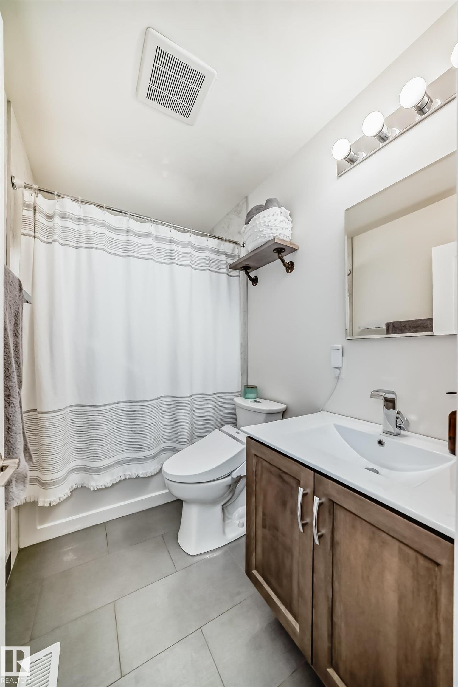 29 Sunset Boulevard, St. Albert, AB - Indoor Photo Showing Bathroom