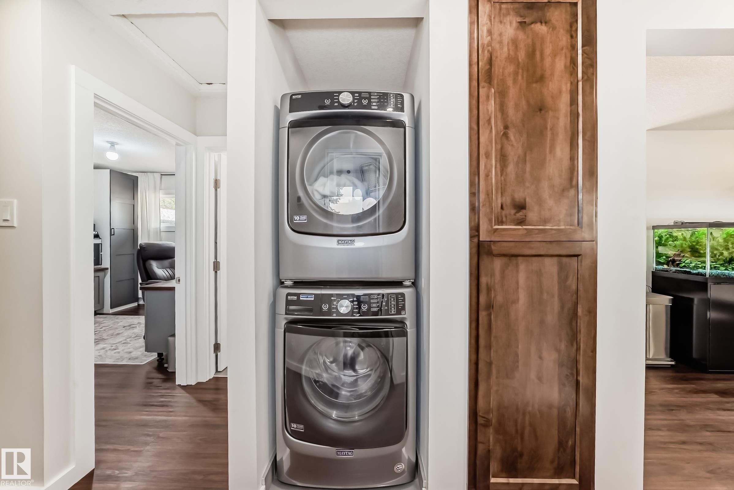29 Sunset Boulevard, St. Albert, AB - Indoor Photo Showing Laundry Room