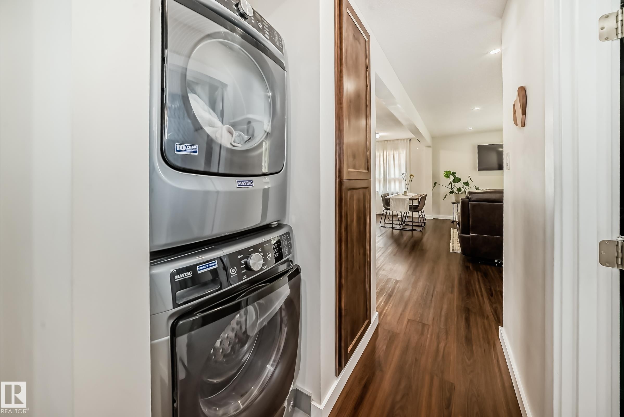 29 Sunset Boulevard, St. Albert, AB - Indoor Photo Showing Laundry Room