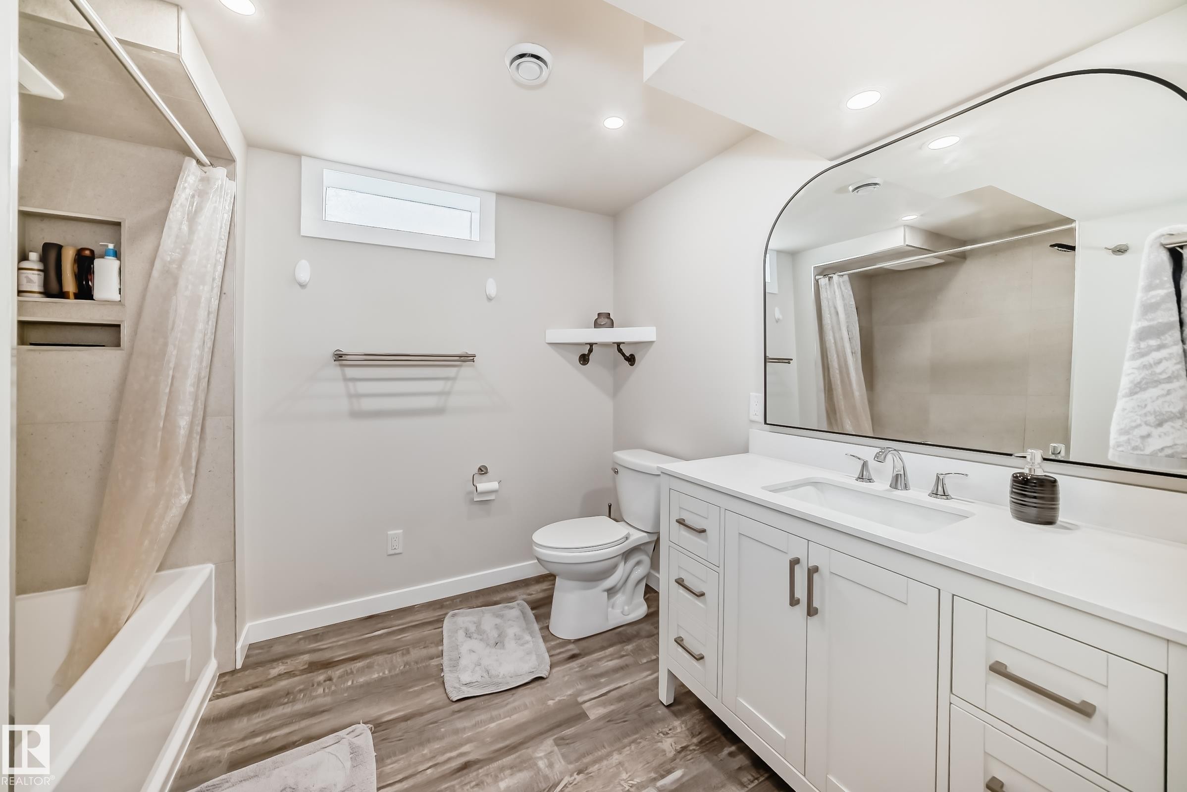 29 Sunset Boulevard, St. Albert, AB - Indoor Photo Showing Bathroom