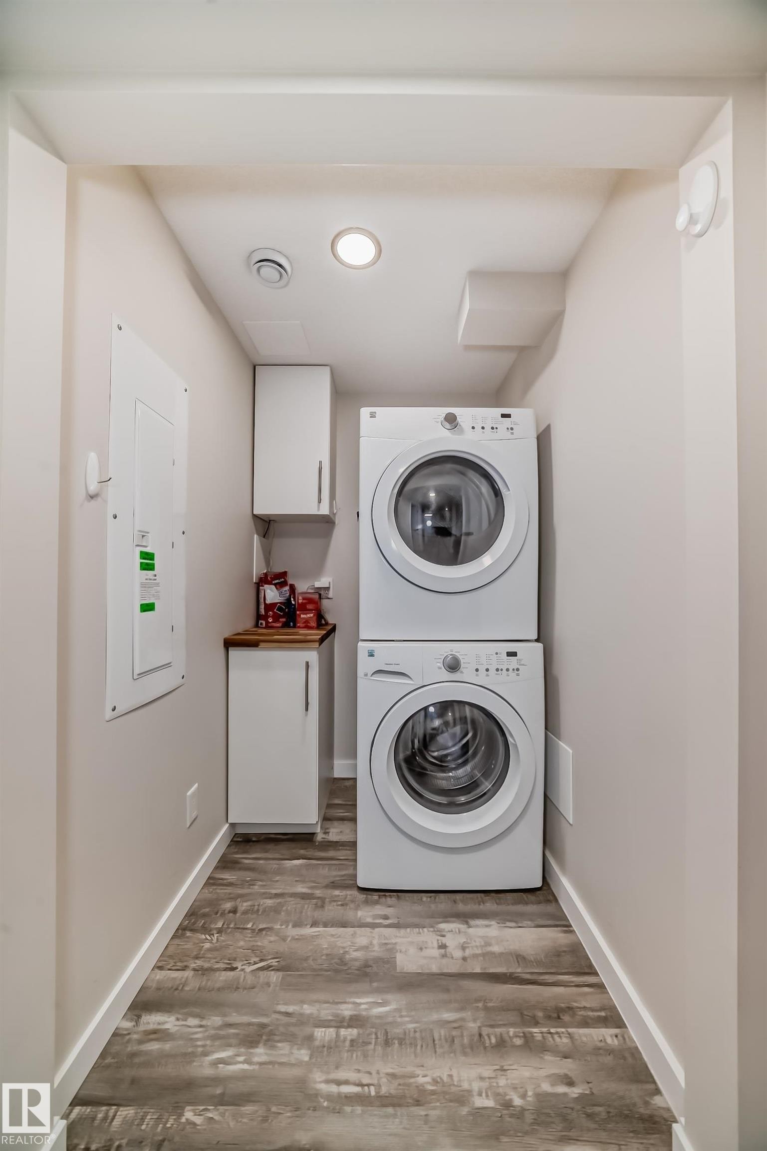 29 Sunset Boulevard, St. Albert, AB - Indoor Photo Showing Laundry Room