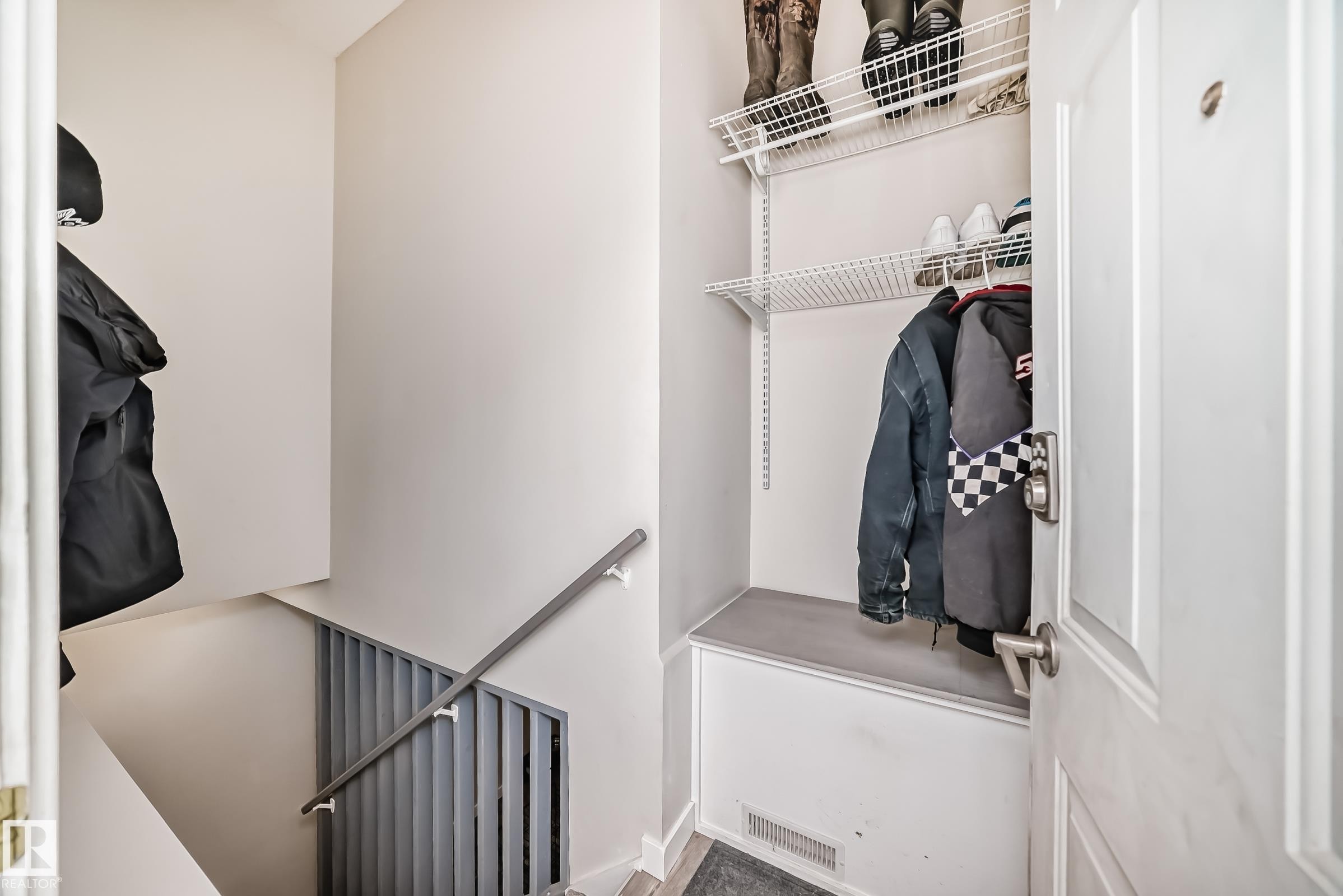 29 Sunset Boulevard, St. Albert, AB - Indoor