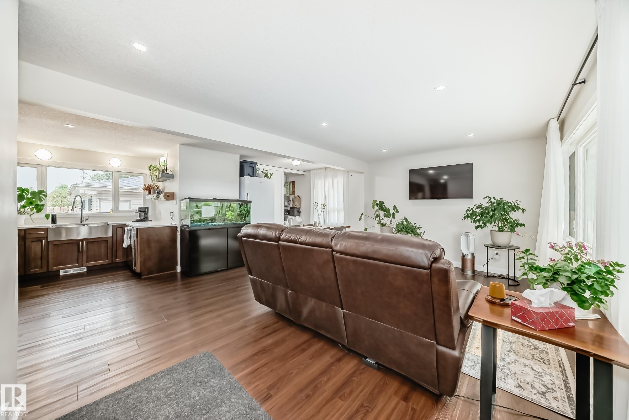 29 Sunset Boulevard, St. Albert, AB - Indoor Photo Showing Living Room
