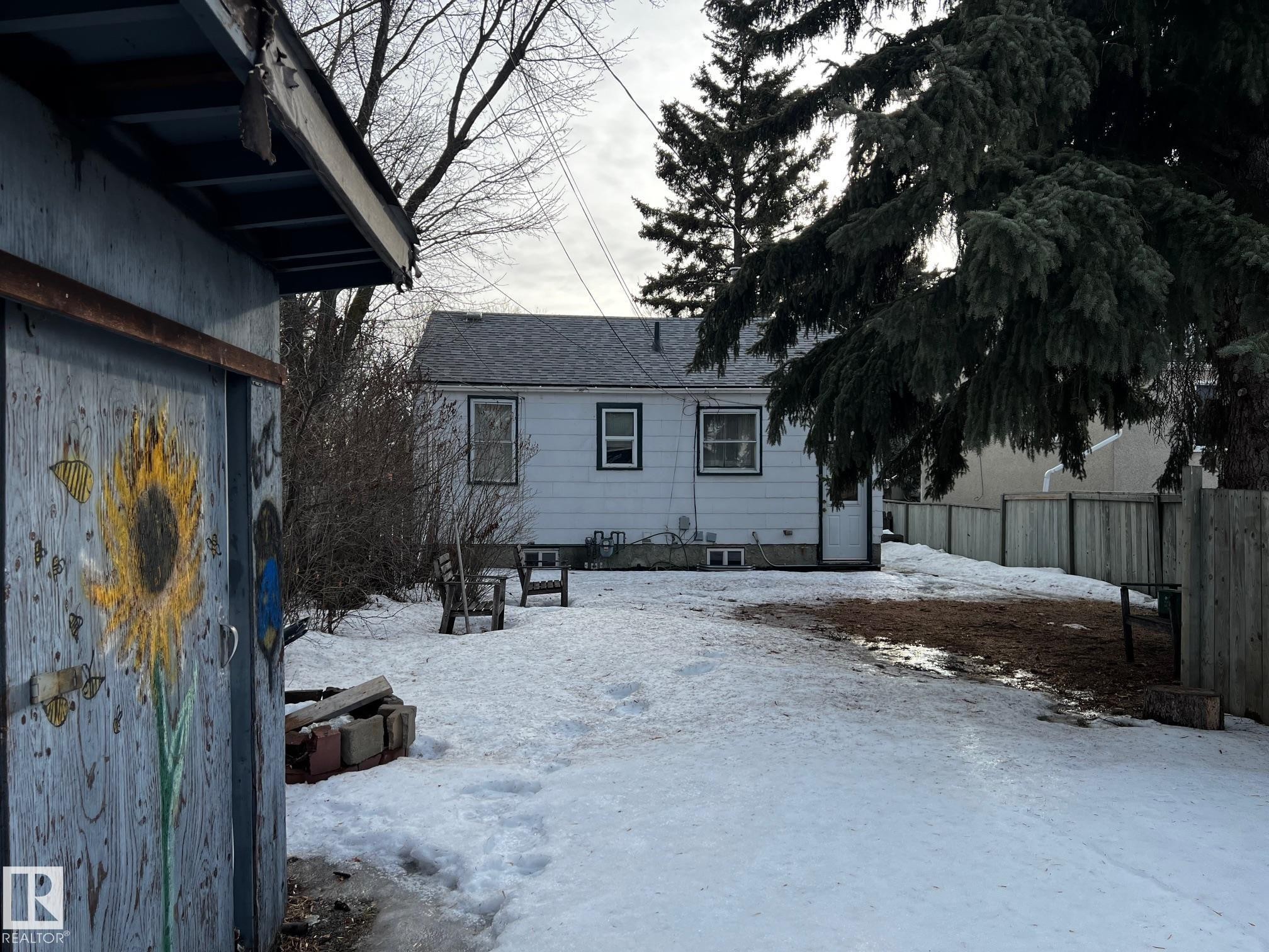 View of snowy yard - 10830 68 Avenue, Edmonton, AB - Outdoor