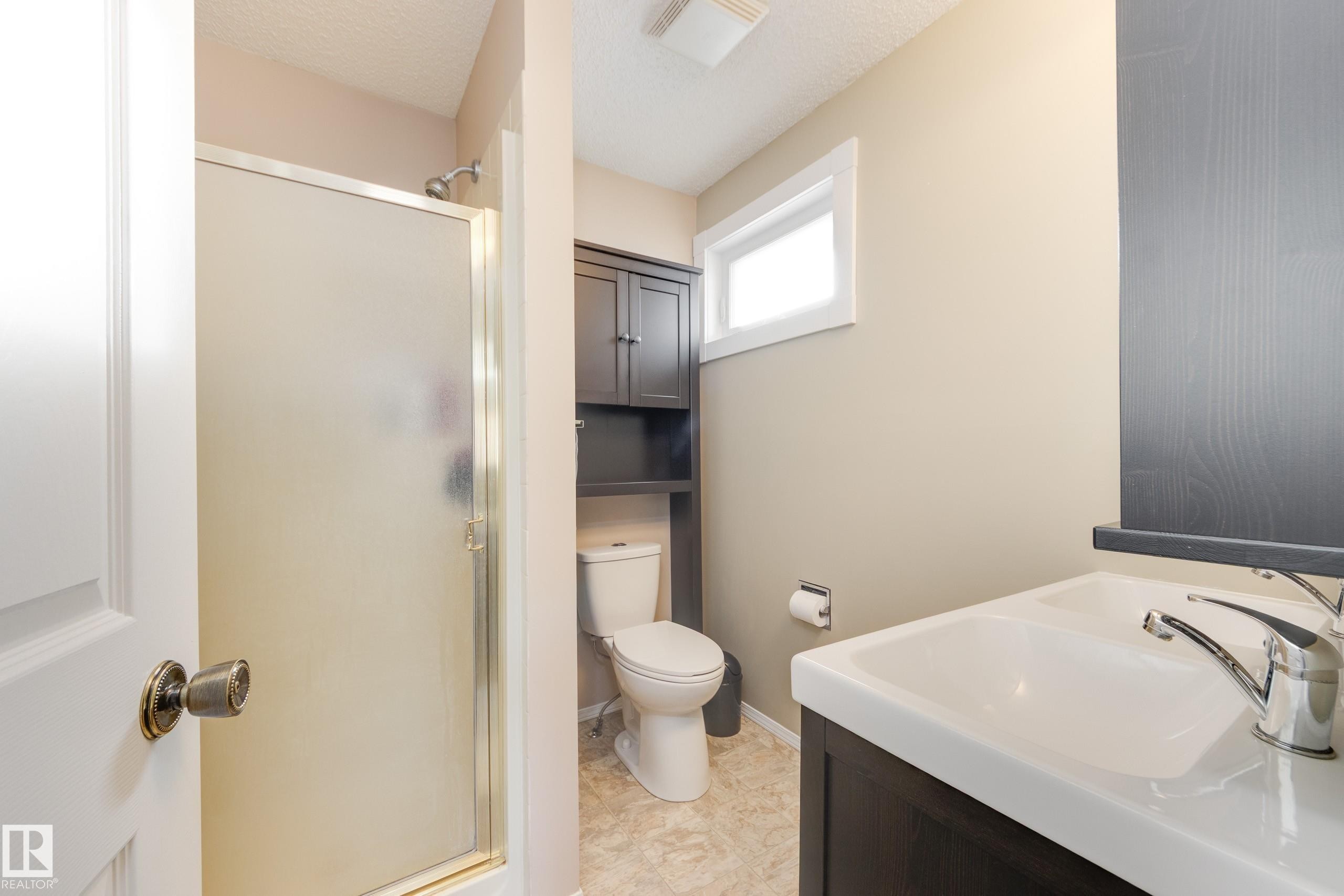 18812 93 Avenue, Edmonton, AB - Indoor Photo Showing Bathroom