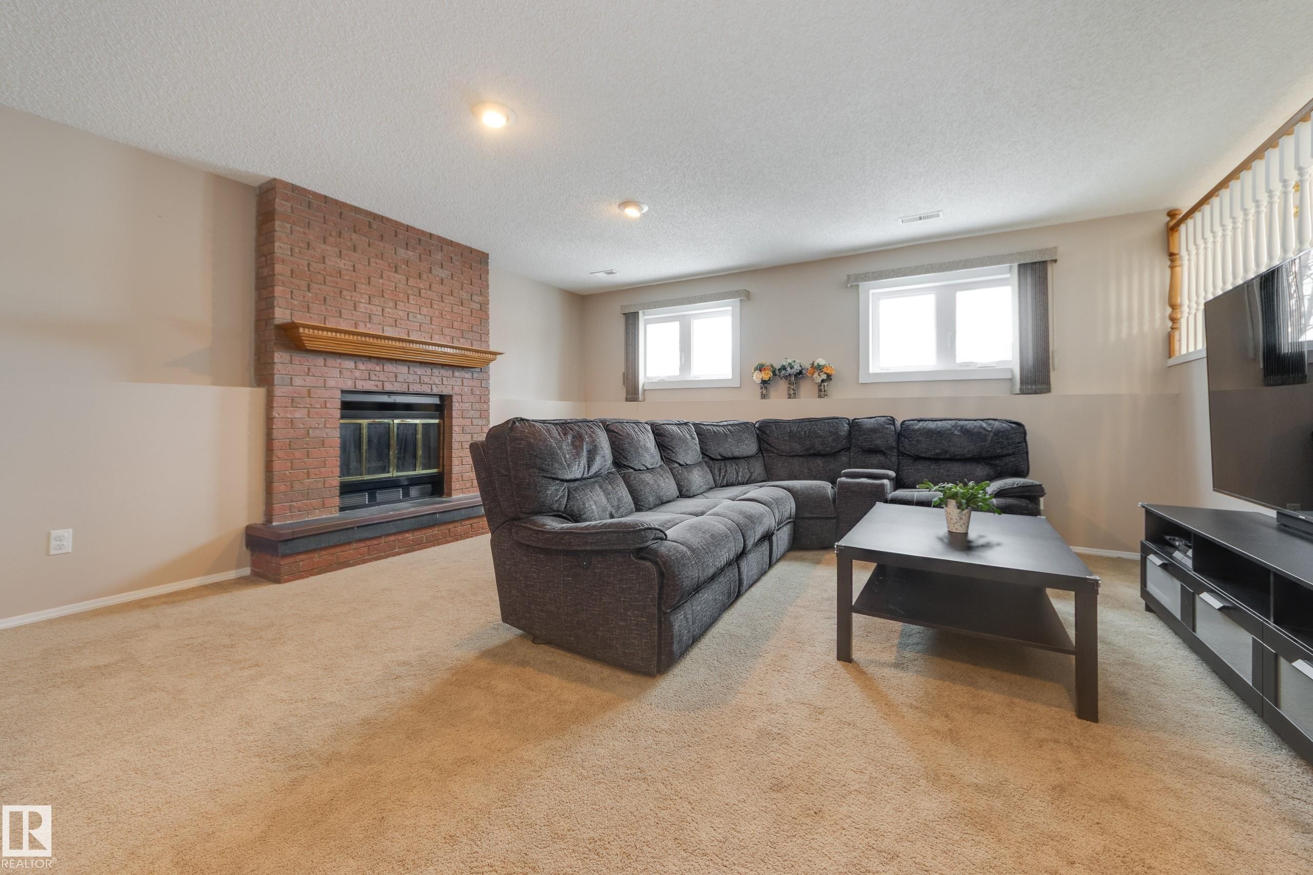 18812 93 Avenue, Edmonton, AB - Indoor Photo Showing Living Room With Fireplace