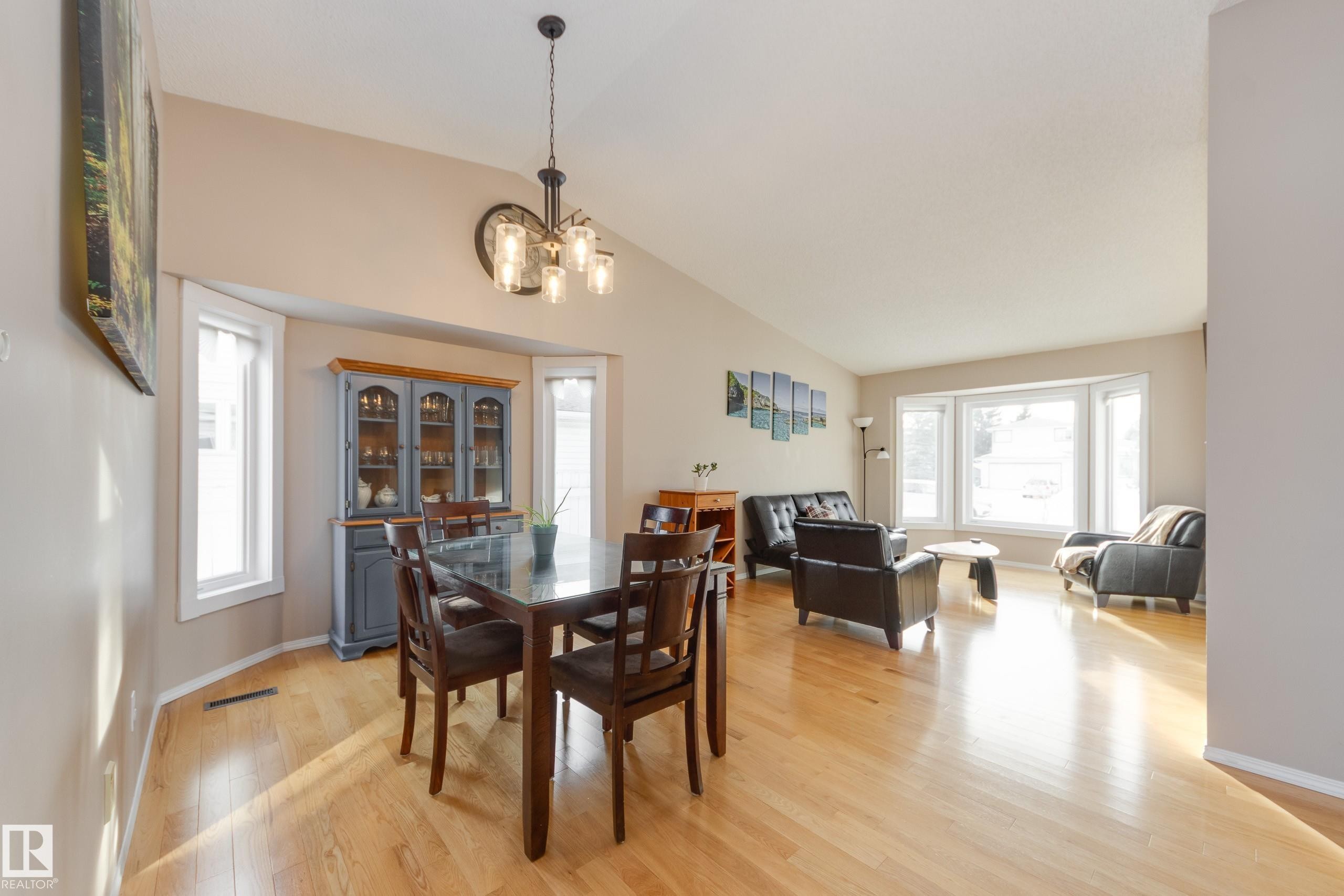 18812 93 Avenue, Edmonton, AB - Indoor Photo Showing Dining Room