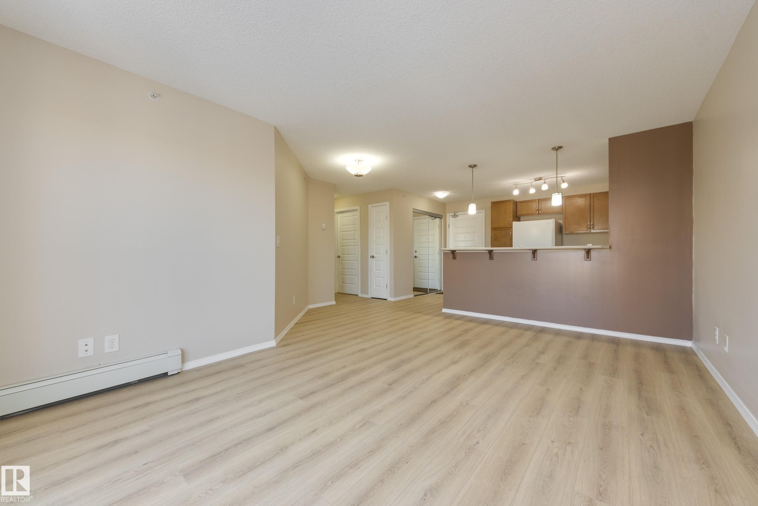 404 6070 Schonsee Way, Edmonton, AB - Indoor Photo Showing Other Room