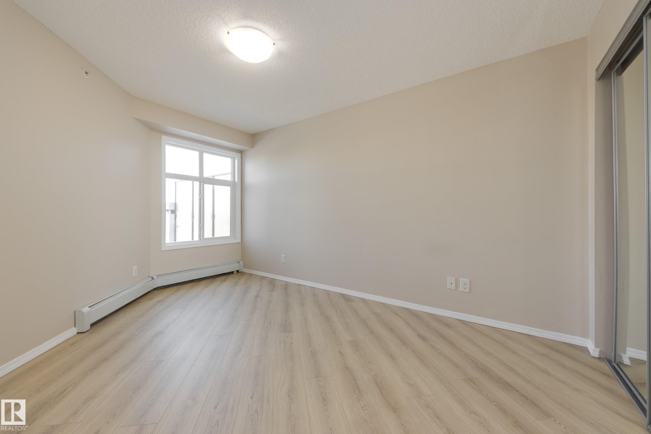 404 6070 Schonsee Way, Edmonton, AB - Indoor Photo Showing Other Room