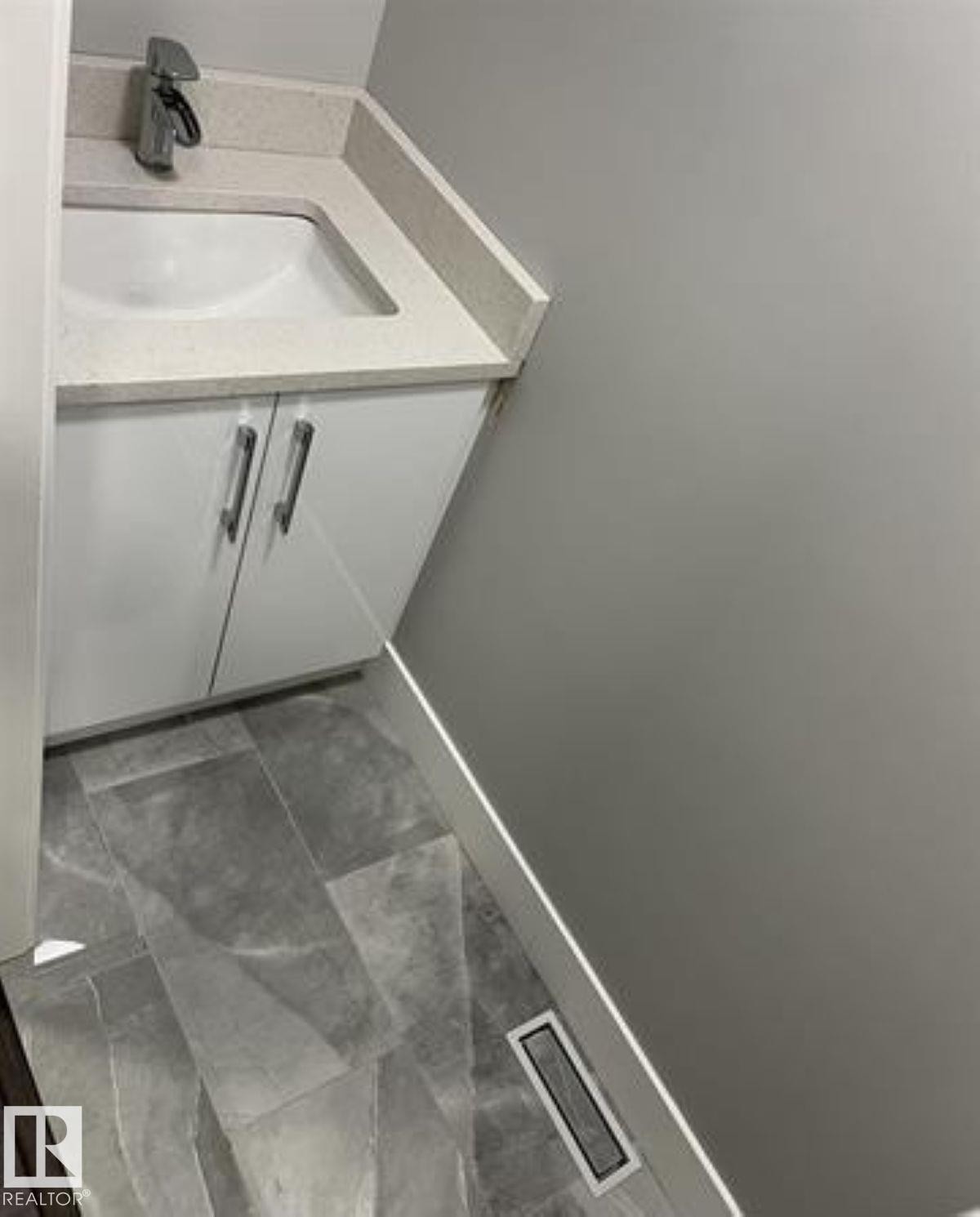 554 Willow Crest, Edmonton, AB - Indoor