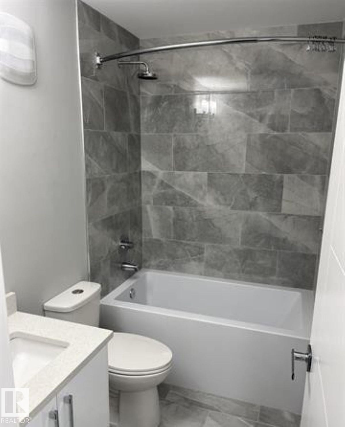 554 Willow Crest, Edmonton, AB - Indoor Photo Showing Bathroom