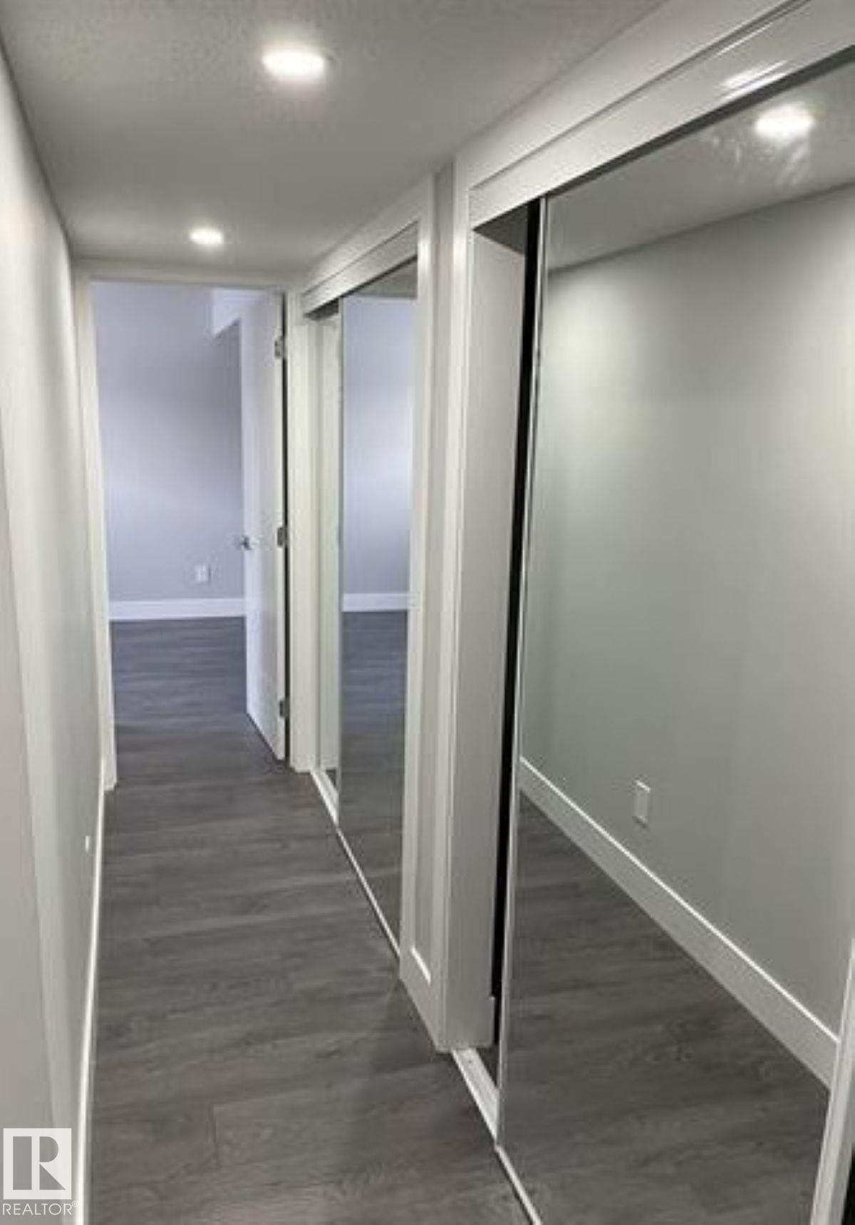 554 Willow Crest, Edmonton, AB - Indoor Photo Showing Other Room