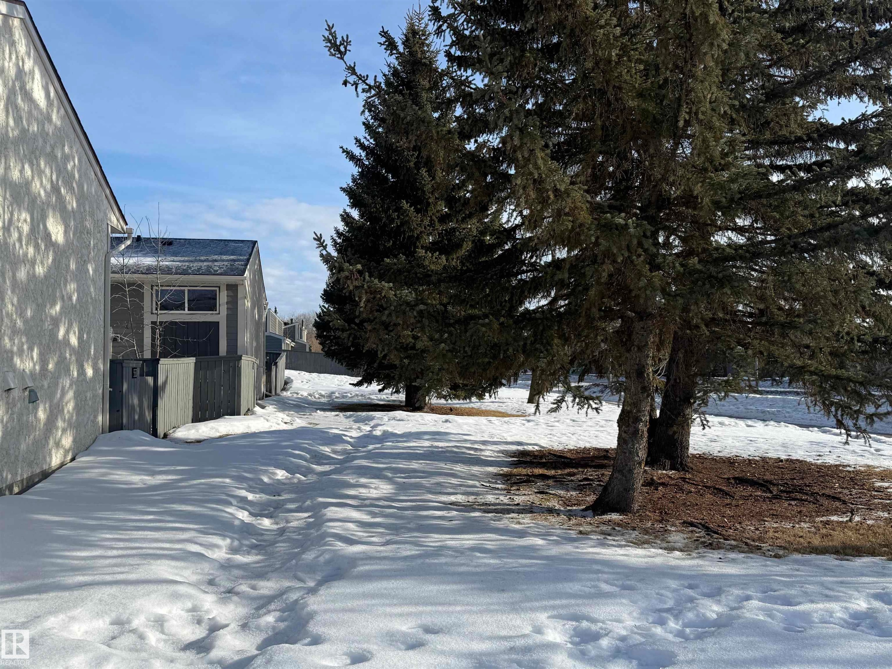 554 Willow Crest, Edmonton, AB - Outdoor