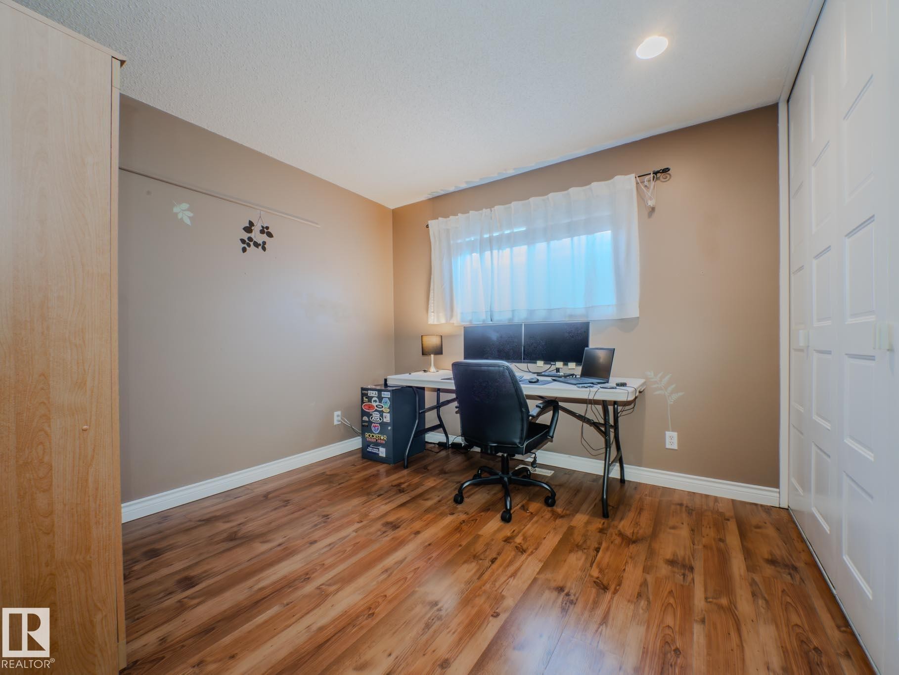 Office area with wood finished floors and recessed lighting - 3204 113B Street, Edmonton, AB - Indoor Photo Showing Office