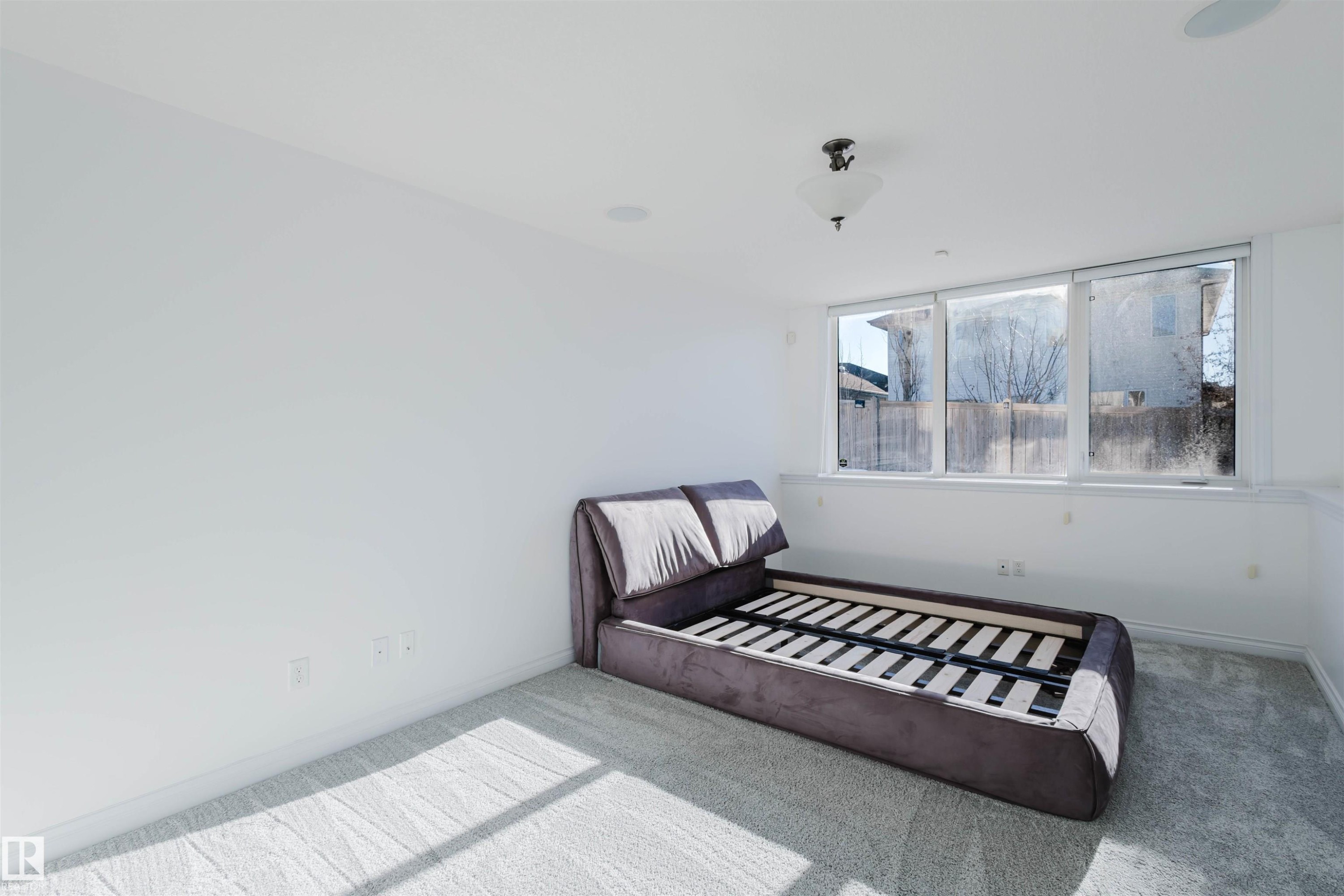 Bedroom featuring carpet and baseboards - 3547 Mclay Crescent, Edmonton, AB - Indoor Photo Showing Bedroom