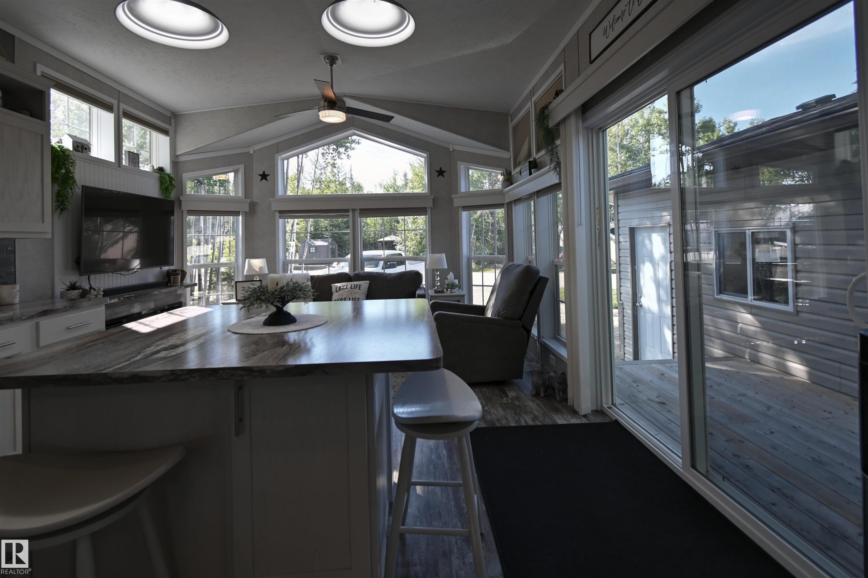 64 53206 Rge Road 55 A, Rural Parkland County, AB - Indoor Photo Showing Dining Room