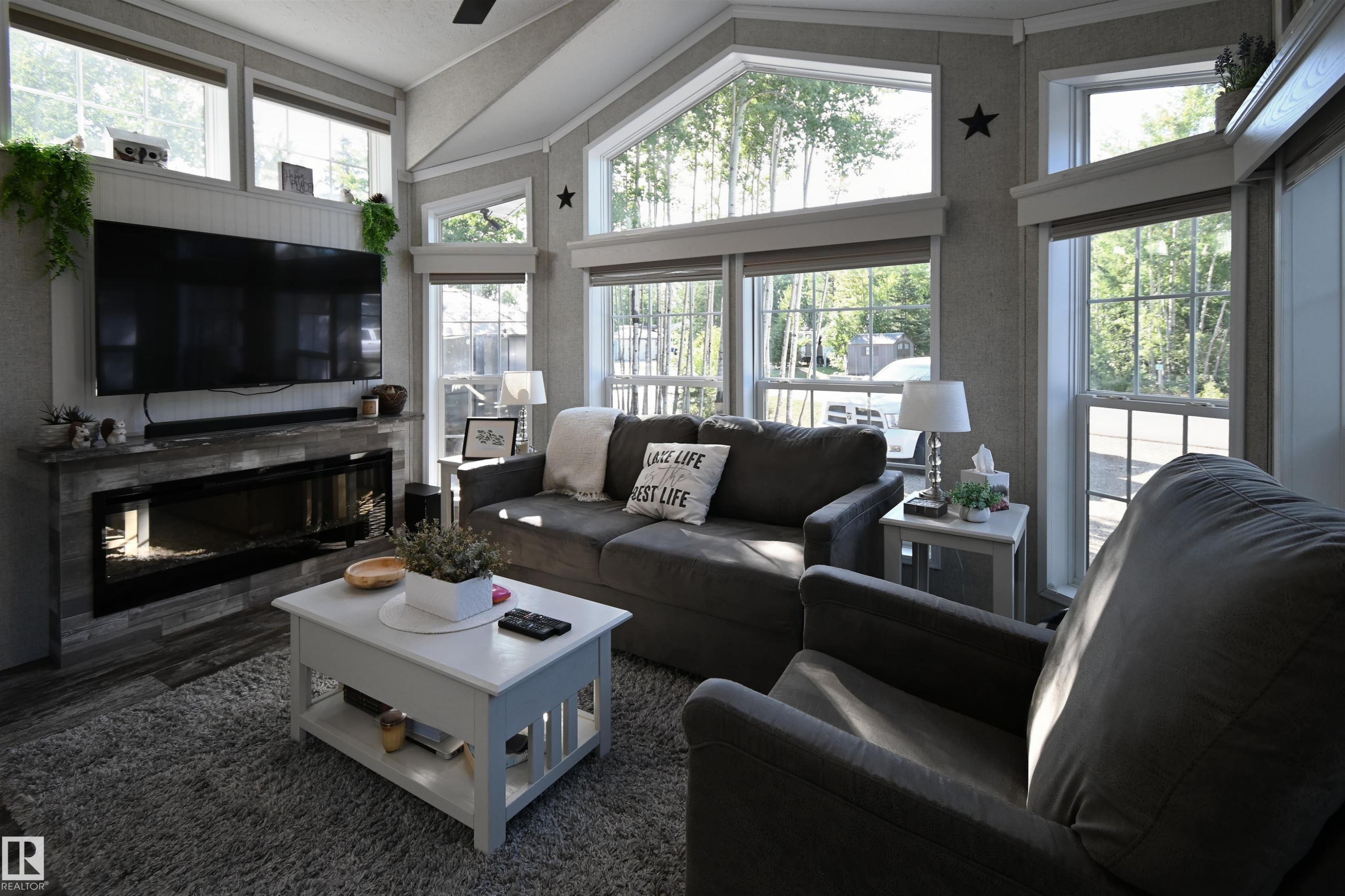 64 53206 Rge Road 55 A, Rural Parkland County, AB - Indoor Photo Showing Living Room With Fireplace