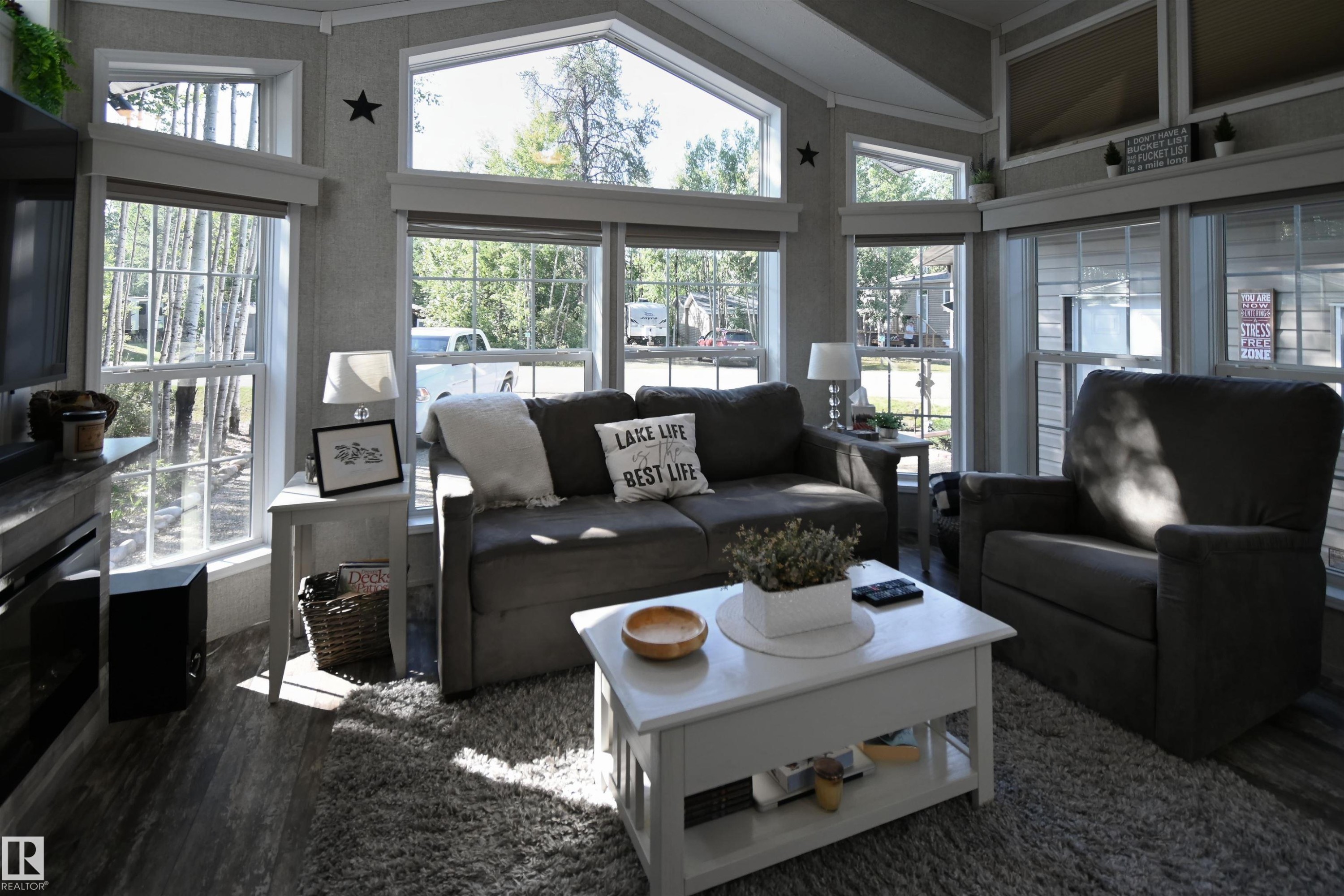 64 53206 Rge Road 55 A, Rural Parkland County, AB - Indoor Photo Showing Living Room