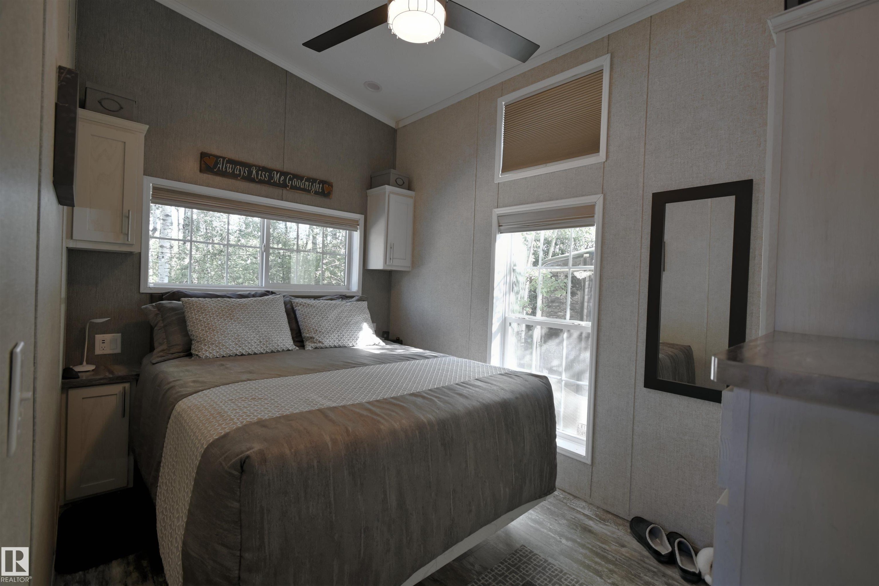 64 53206 Rge Road 55 A, Rural Parkland County, AB - Indoor Photo Showing Bedroom