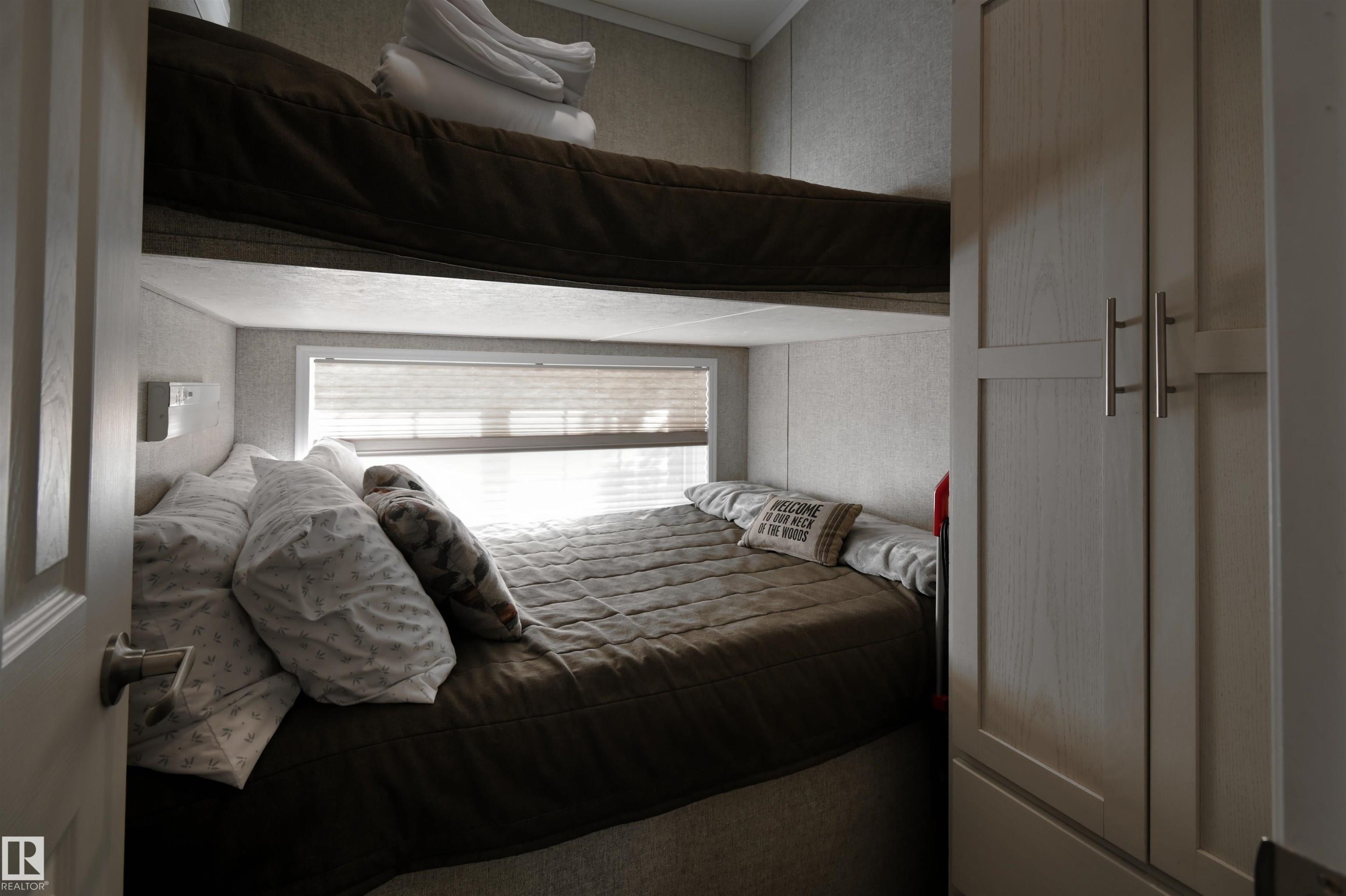 64 53206 Rge Road 55 A, Rural Parkland County, AB - Indoor Photo Showing Bedroom