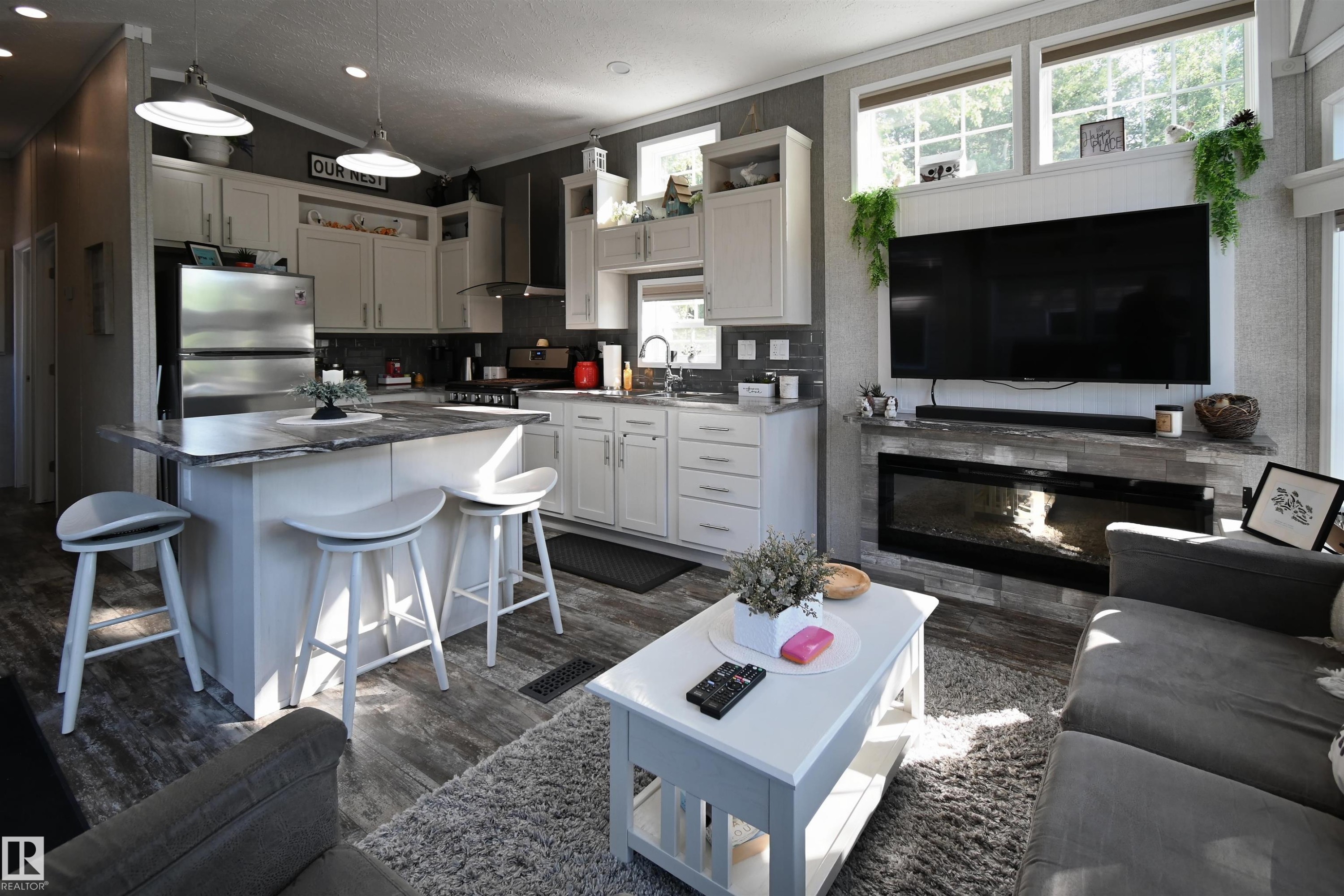 64 53206 Rge Road 55 A, Rural Parkland County, AB - Indoor With Fireplace