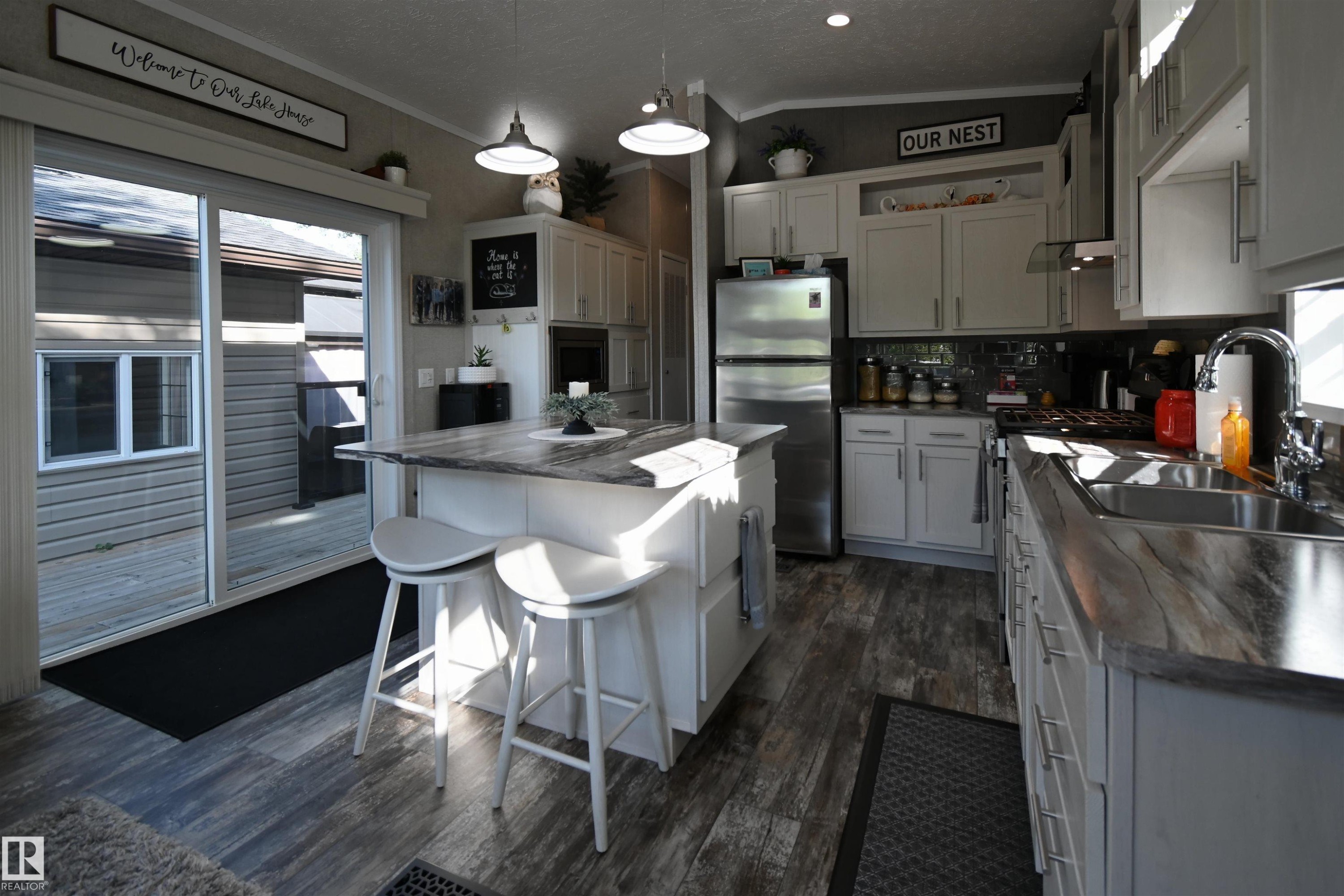 64 53206 Rge Road 55 A, Rural Parkland County, AB - Indoor Photo Showing Kitchen With Double Sink
