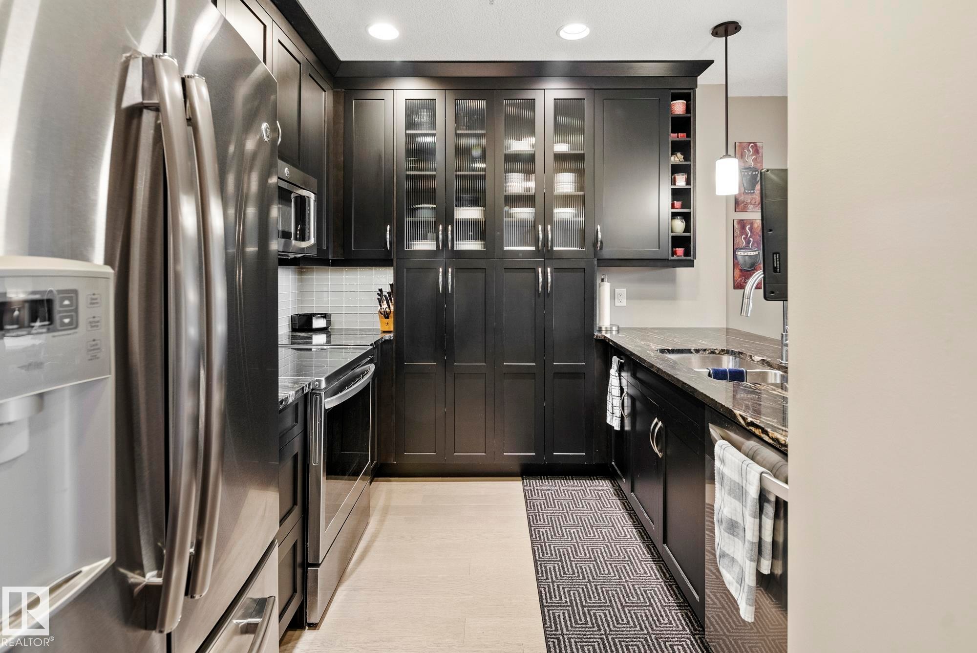 109 11080 Ellerslie Road, Edmonton, AB - Indoor Photo Showing Kitchen With Upgraded Kitchen